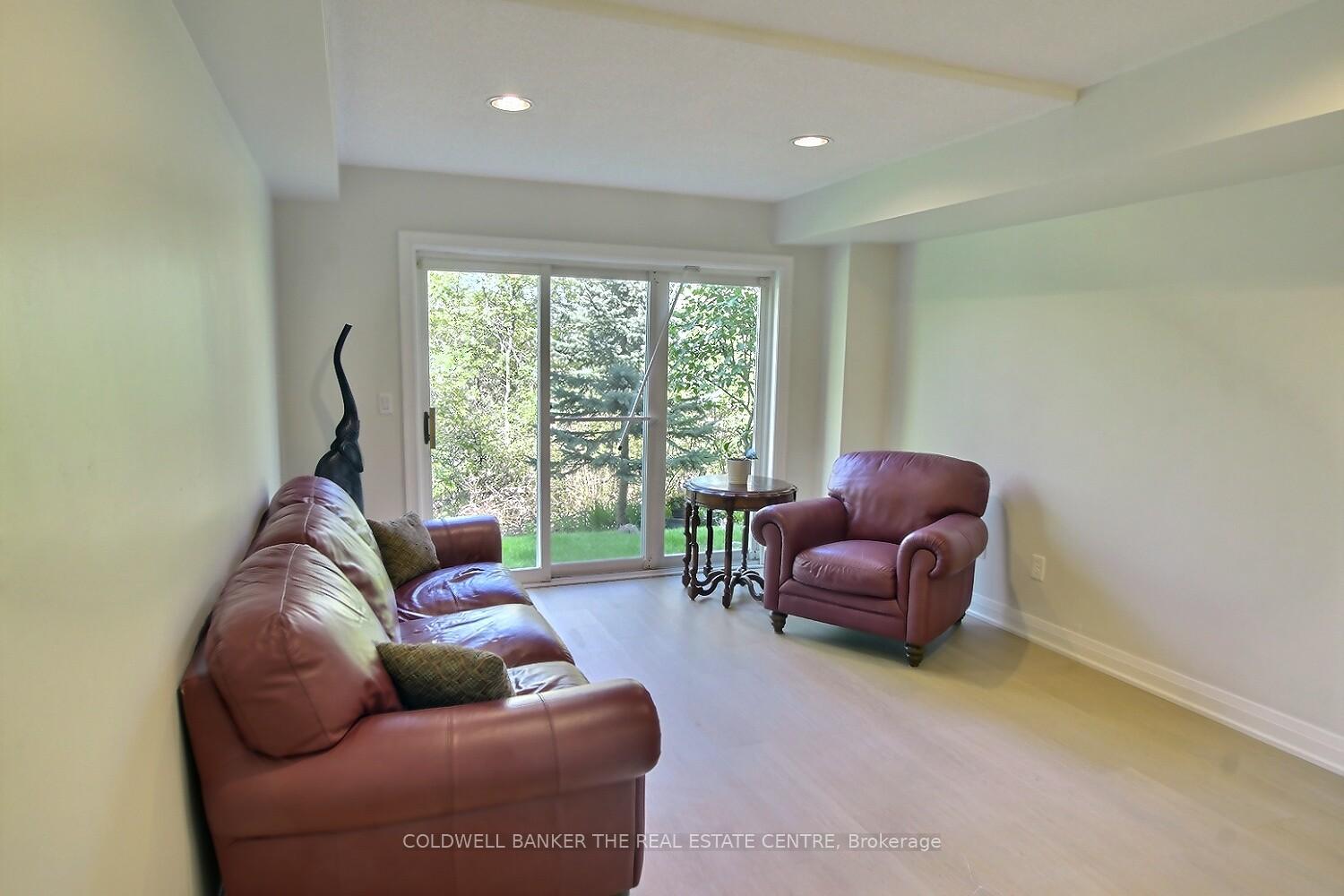 Photo 29 of Unit 8, 991 On Bogart Circle, Newmarket, Gorham-College Manor — HOMEH