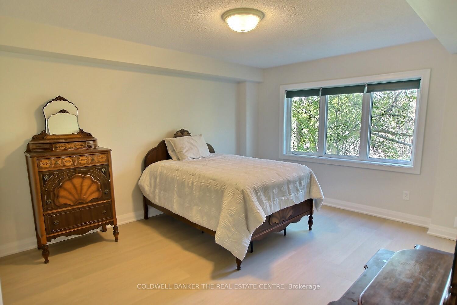 Photo 30 of Unit 8, 991 On Bogart Circle, Newmarket, Gorham-College Manor — HOMEH