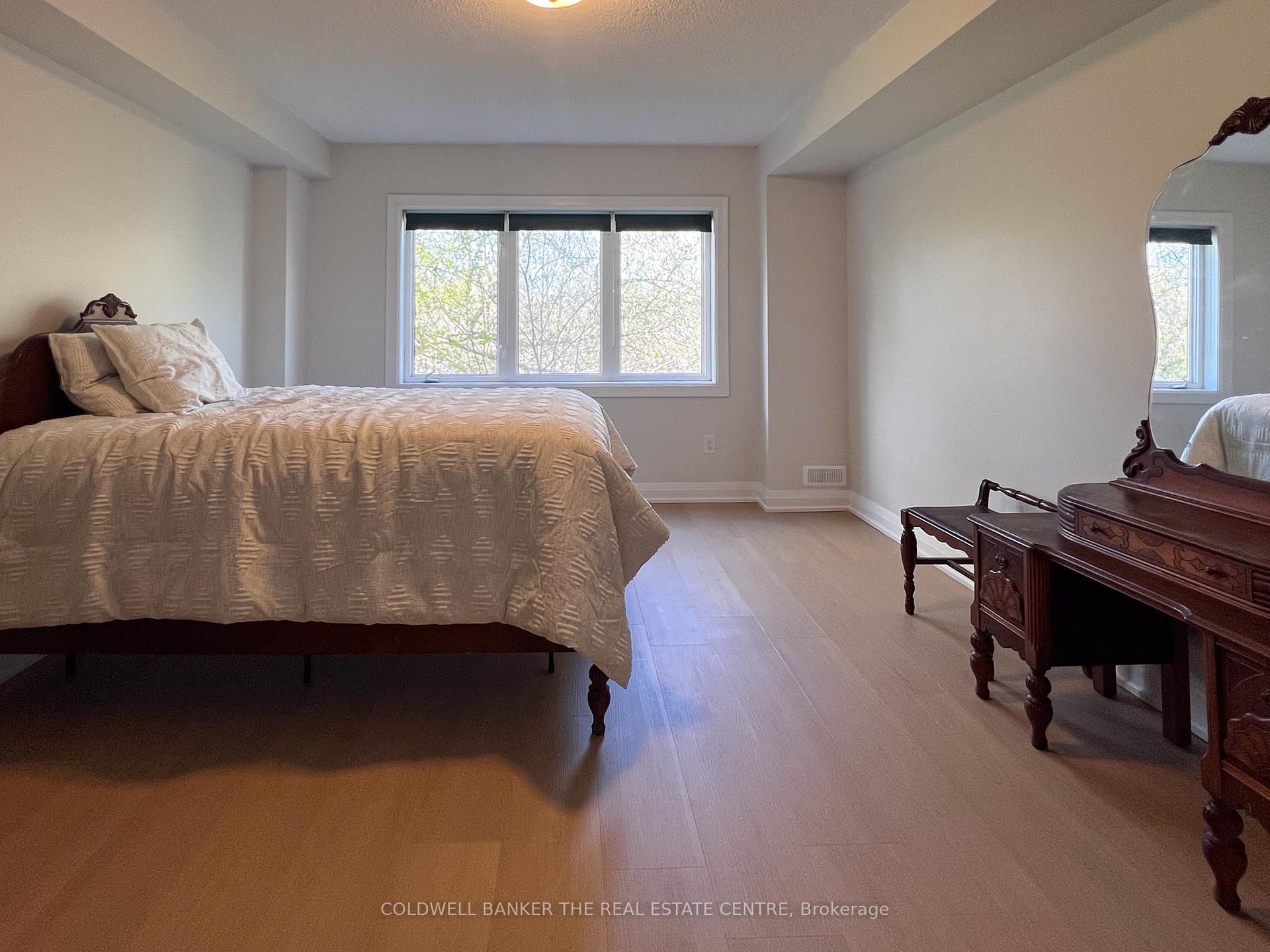 Photo 31 of Unit 8, 991 On Bogart Circle, Newmarket, Gorham-College Manor — HOMEH
