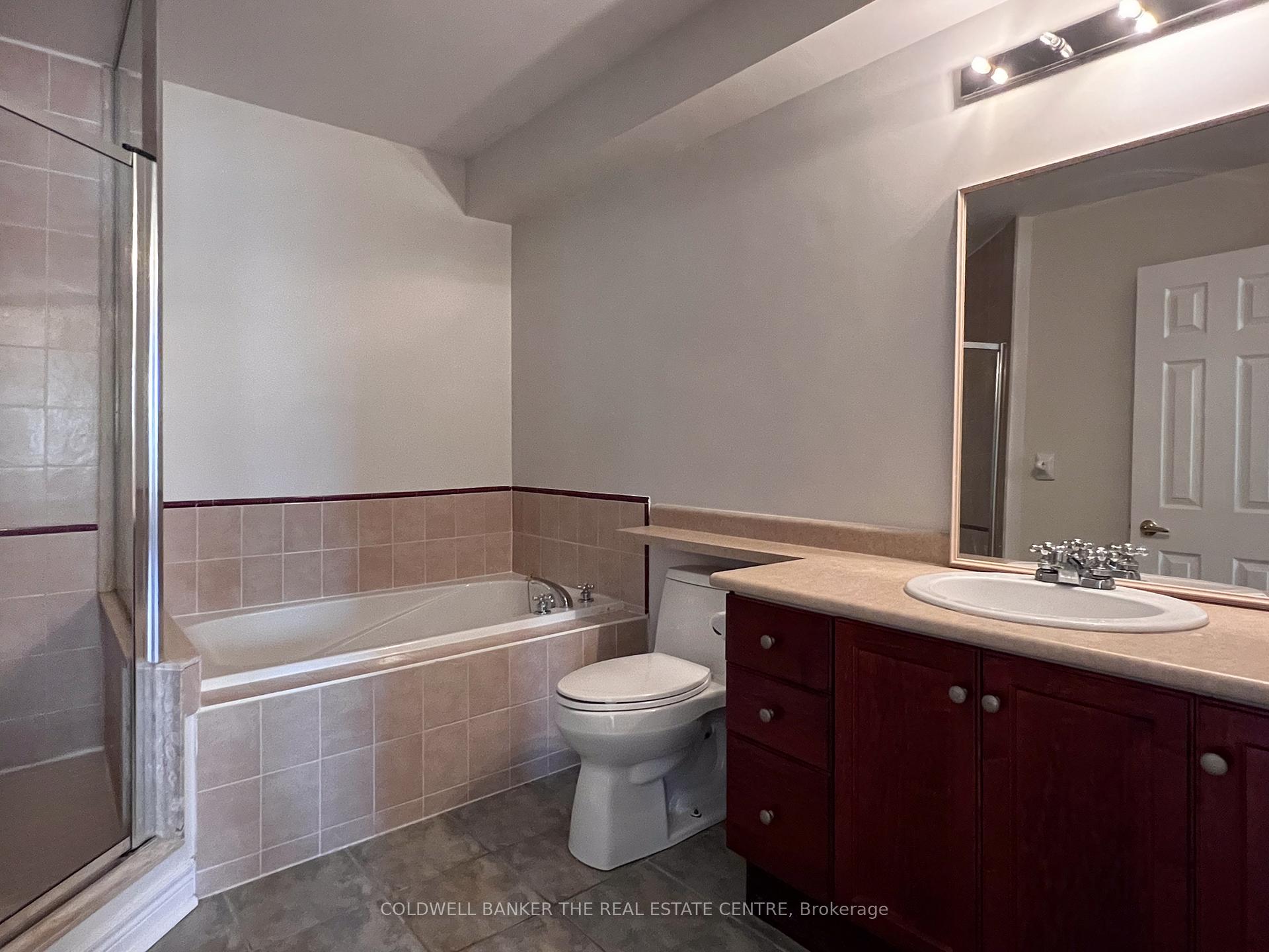 Photo 32 of Unit 8, 991 On Bogart Circle, Newmarket, Gorham-College Manor — HOMEH