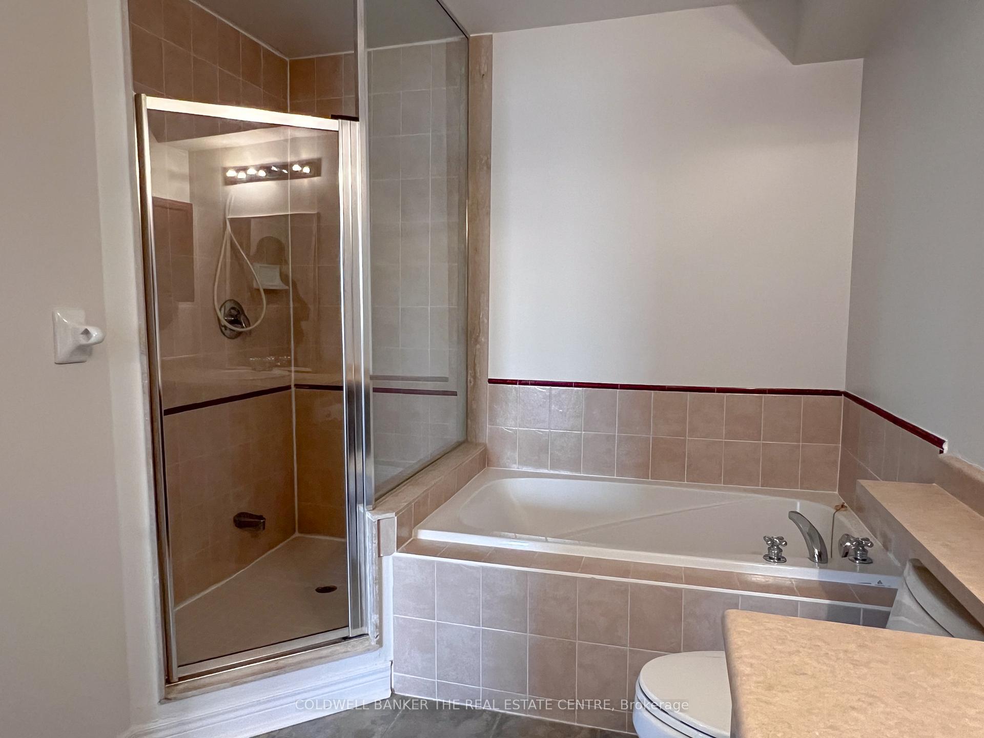 Photo 33 of Unit 8, 991 On Bogart Circle, Newmarket, Gorham-College Manor — HOMEH