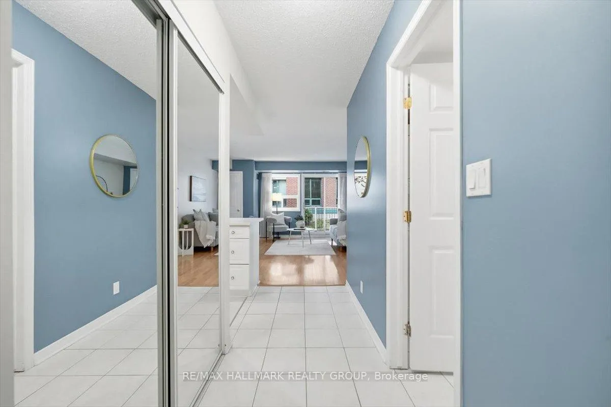 Photo 3 of Unit 206, 320 Centrum Boulevard, Ottawa, Bilberry Creek/Queenswood Heights — HOMEH