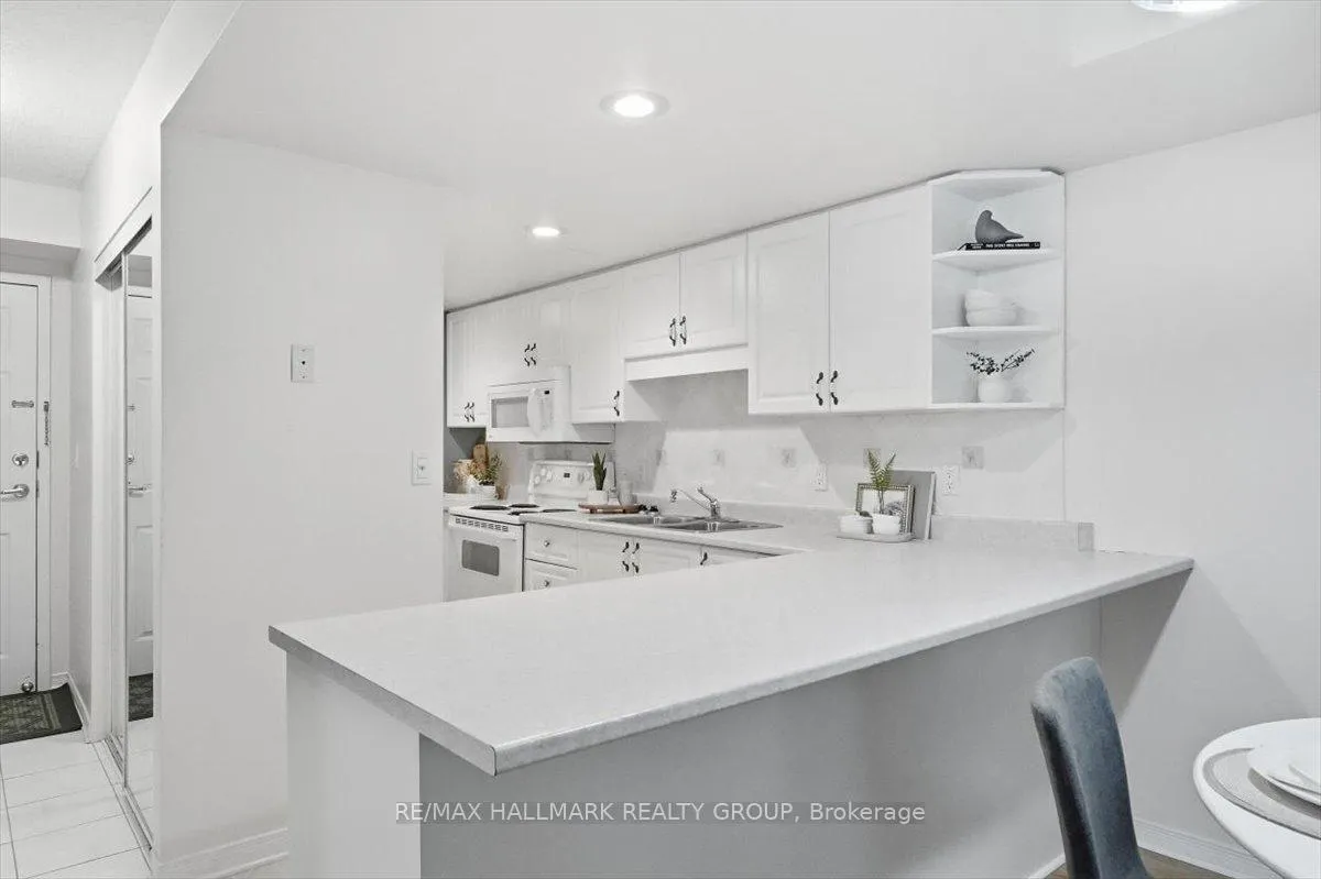 Photo 4 of Unit 206, 320 Centrum Boulevard, Ottawa, Bilberry Creek/Queenswood Heights — HOMEH