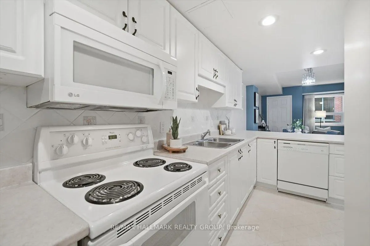 Photo 6 of Unit 206, 320 Centrum Boulevard, Ottawa, Bilberry Creek/Queenswood Heights — HOMEH