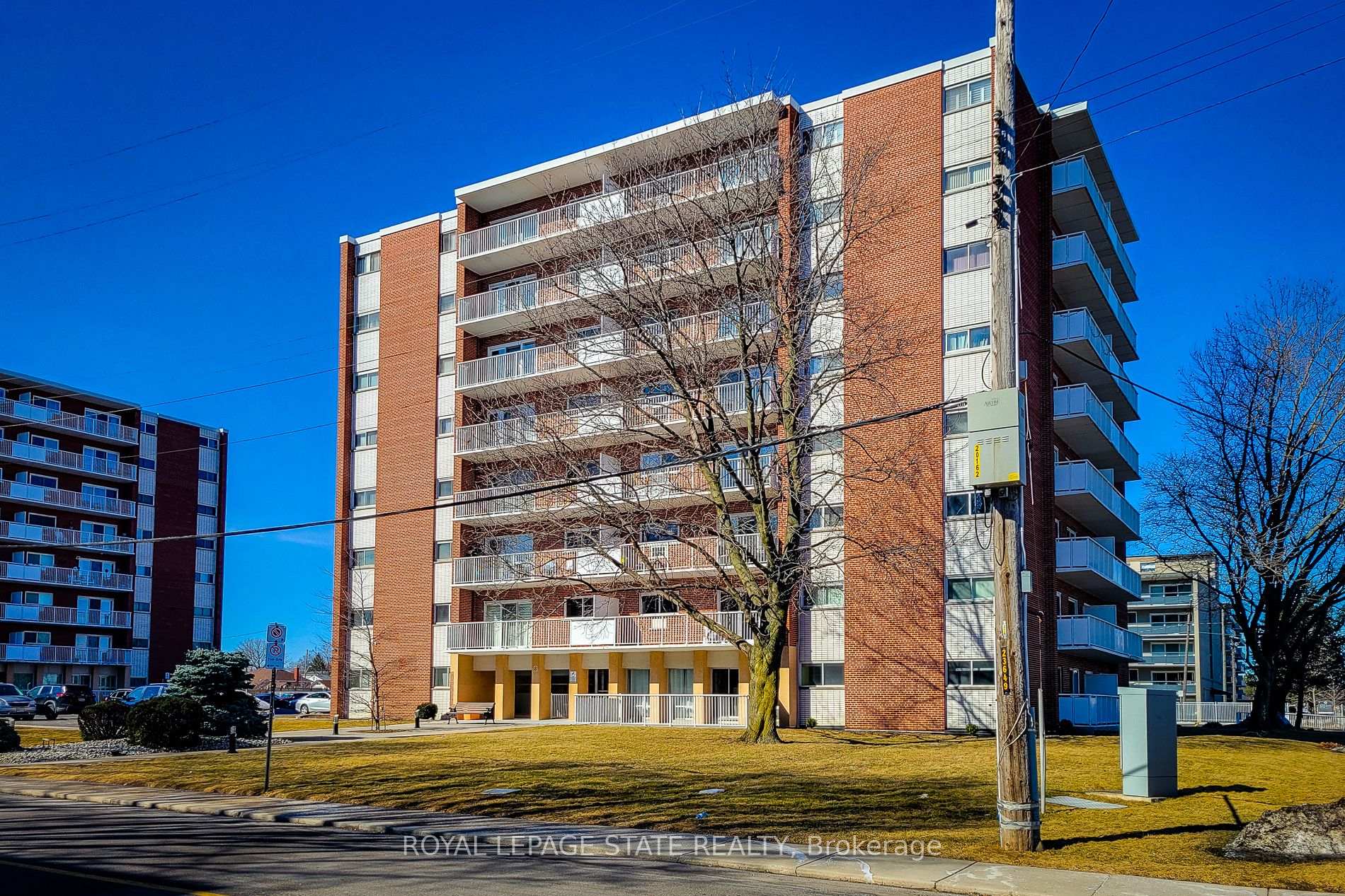 Photo 2 of 8 Woodman Drive S, Hamilton, Corman — HOMEH