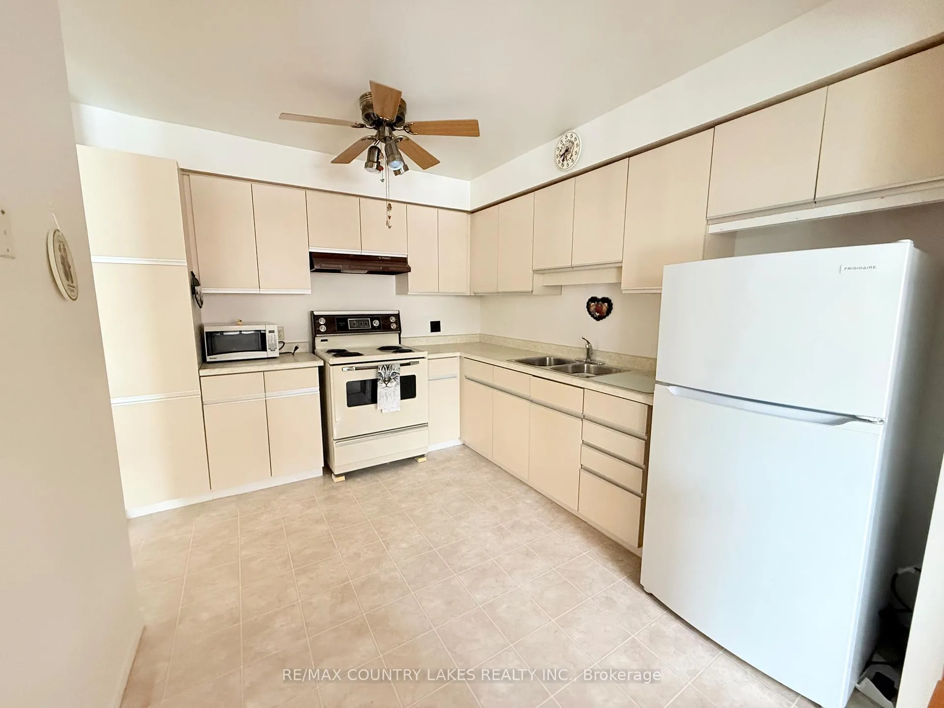 Photo 8 of Unit 25, 433 May Street, Brock, Beaverton — HOMEH