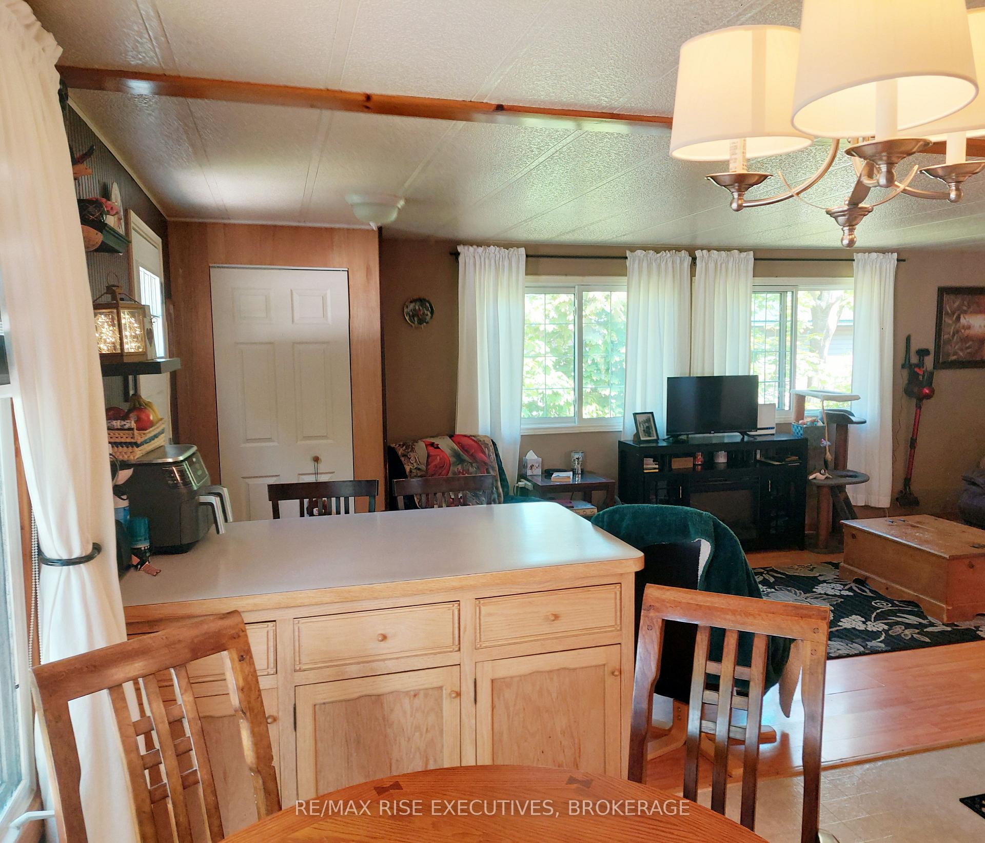 Photo 5 of 475 Henrietta Street, Gananoque — HOMEH