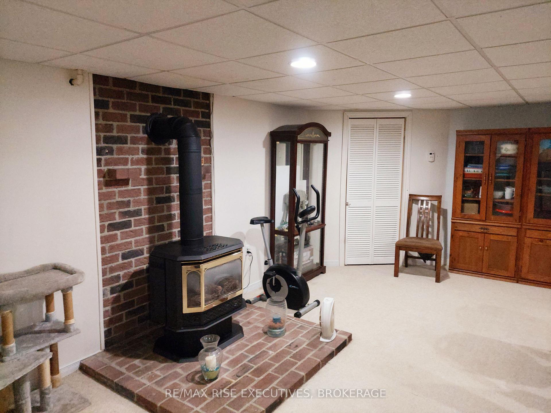 Photo 4 of 475 Henrietta Street, Gananoque — HOMEH