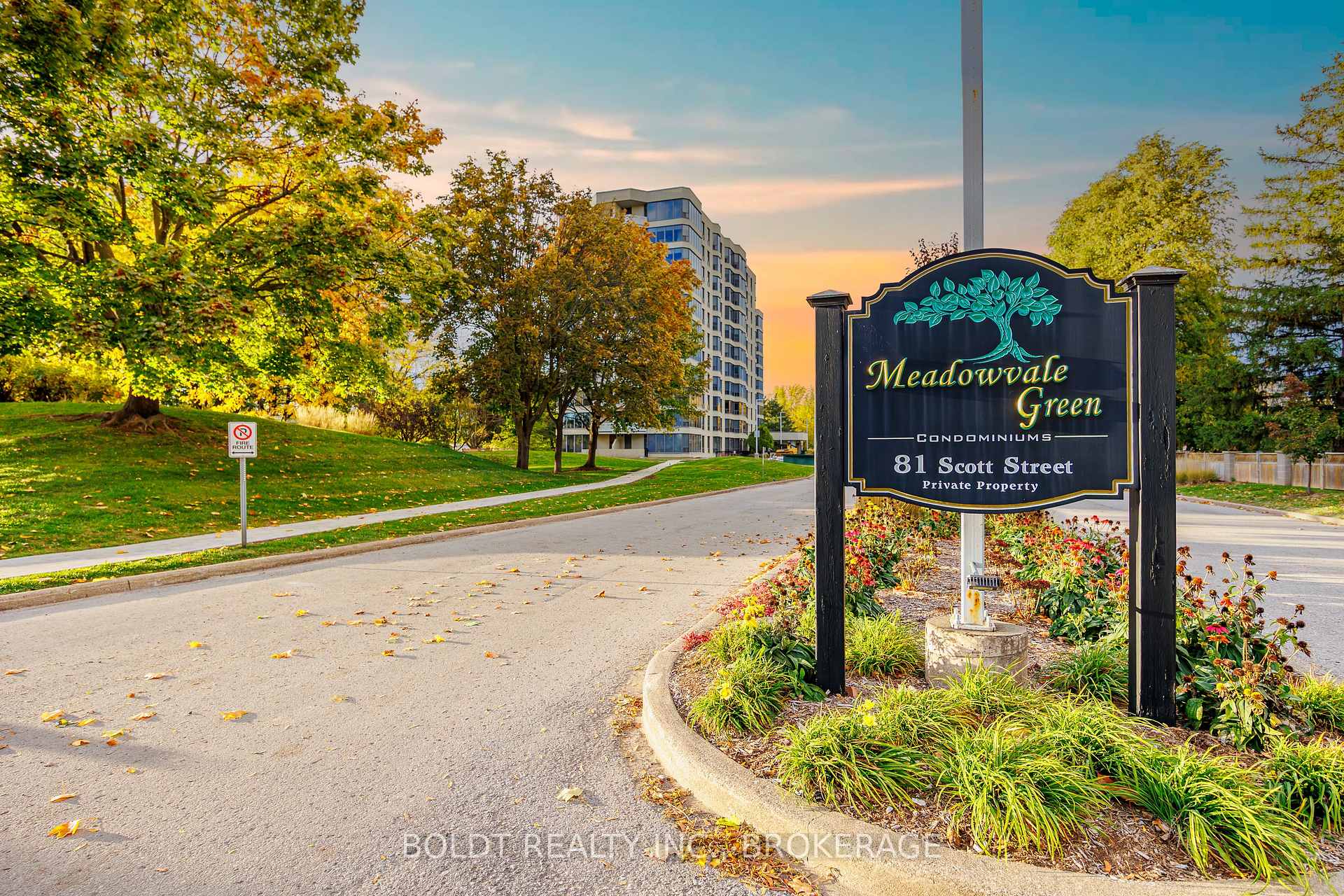 Photo 1 of Unit 809, 81 Scott Street, St. Catharines, Lakeport — HOMEH