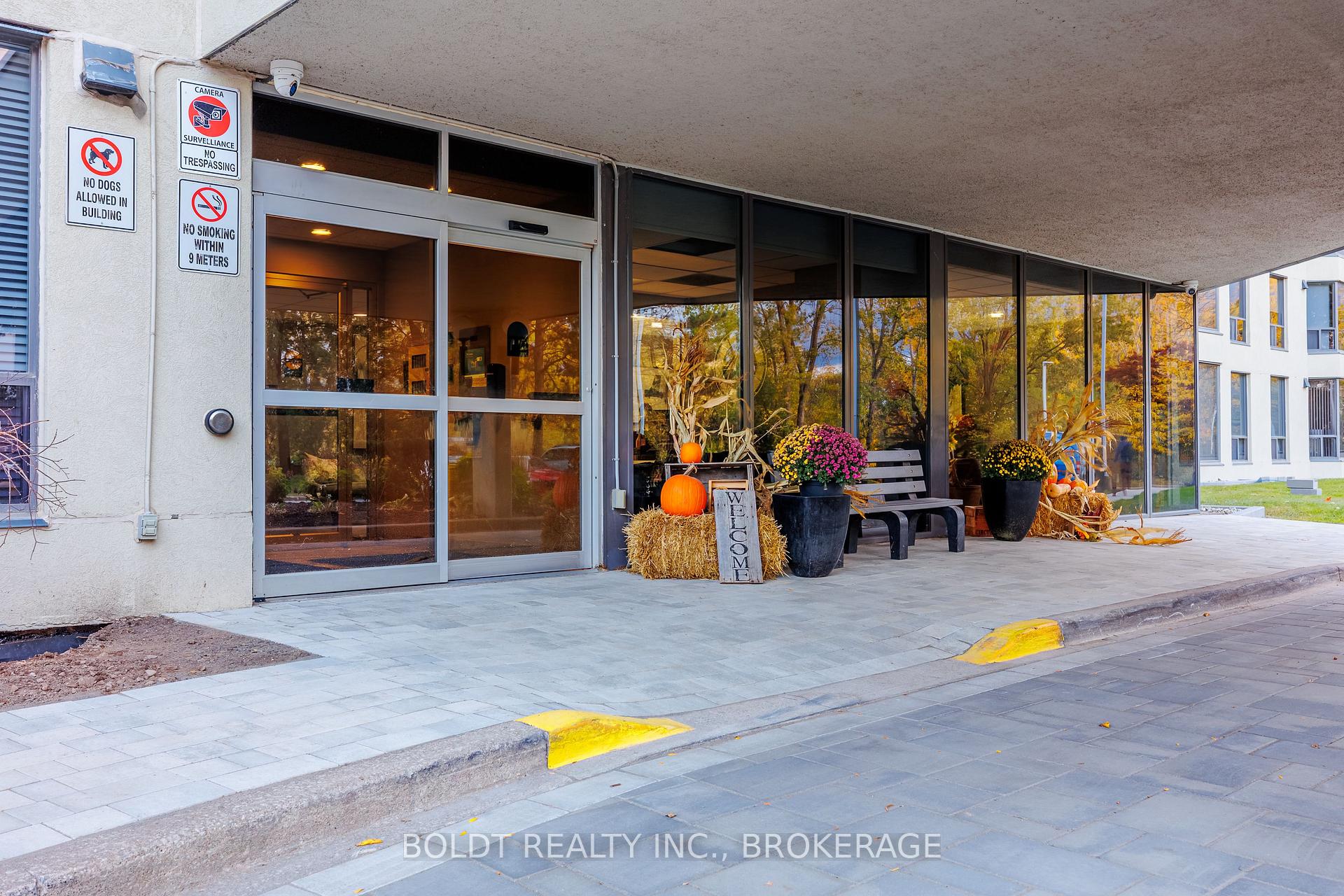 Photo 2 of Unit 809, 81 Scott Street, St. Catharines, Lakeport — HOMEH