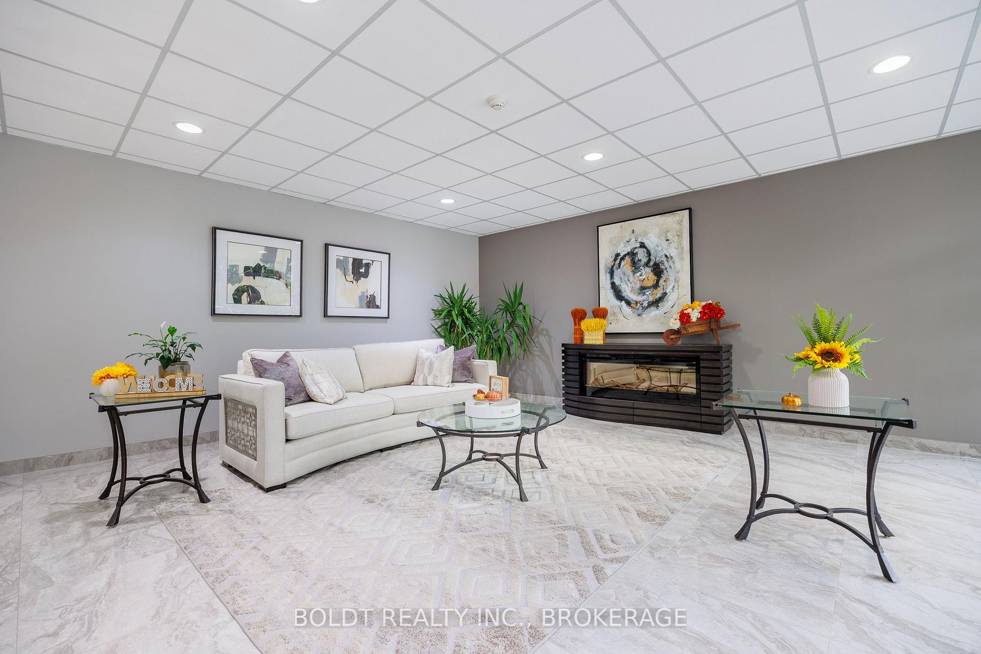 Photo 4 of Unit 809, 81 Scott Street, St. Catharines, Lakeport — HOMEH