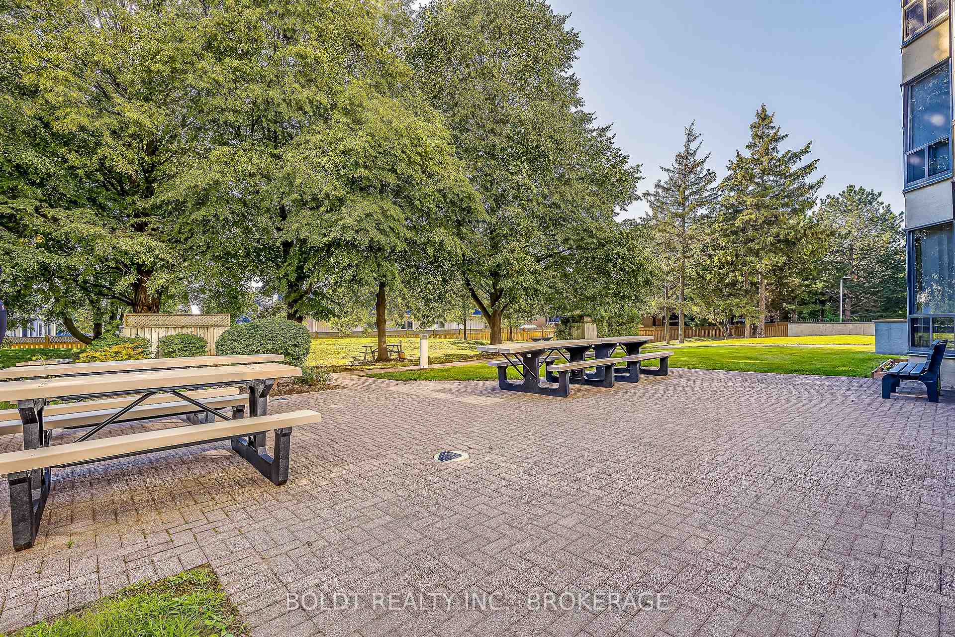 Photo 32 of Unit 809, 81 Scott Street, St. Catharines, Lakeport — HOMEH