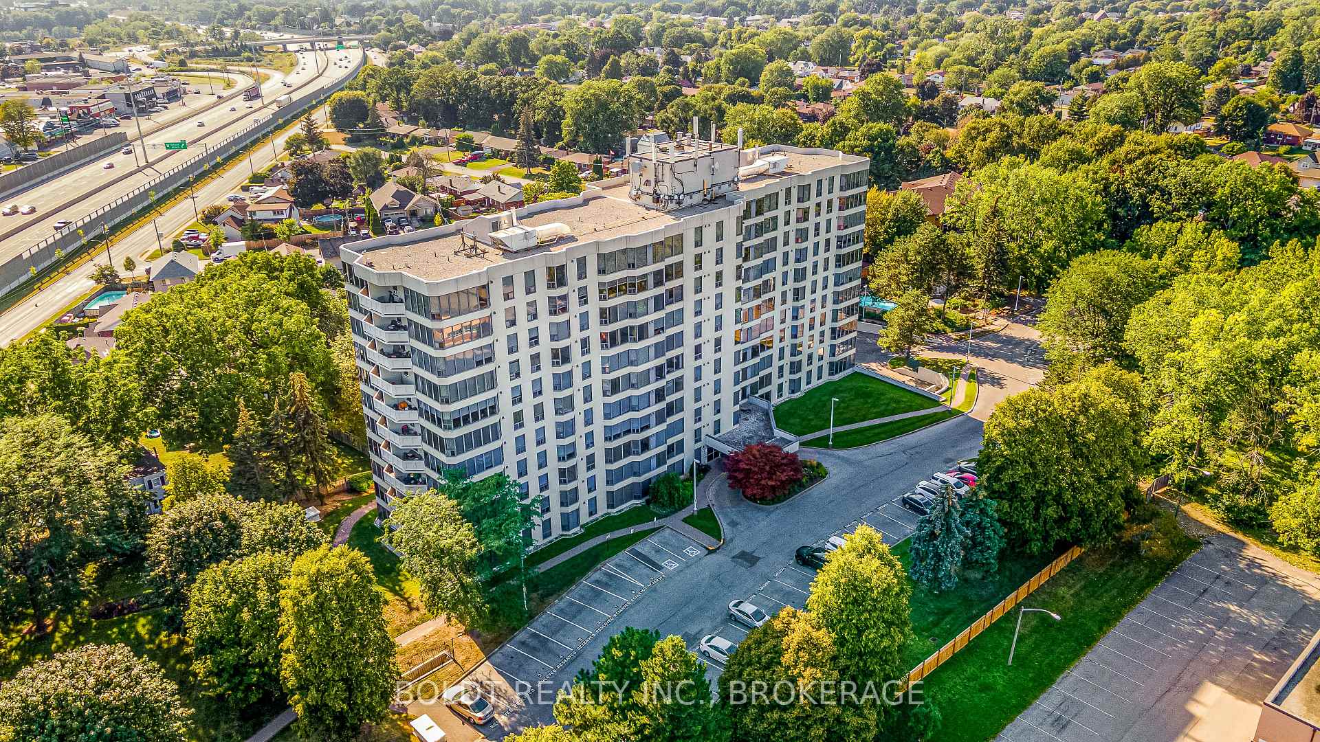 Photo 39 of Unit 809, 81 Scott Street, St. Catharines, Lakeport — HOMEH