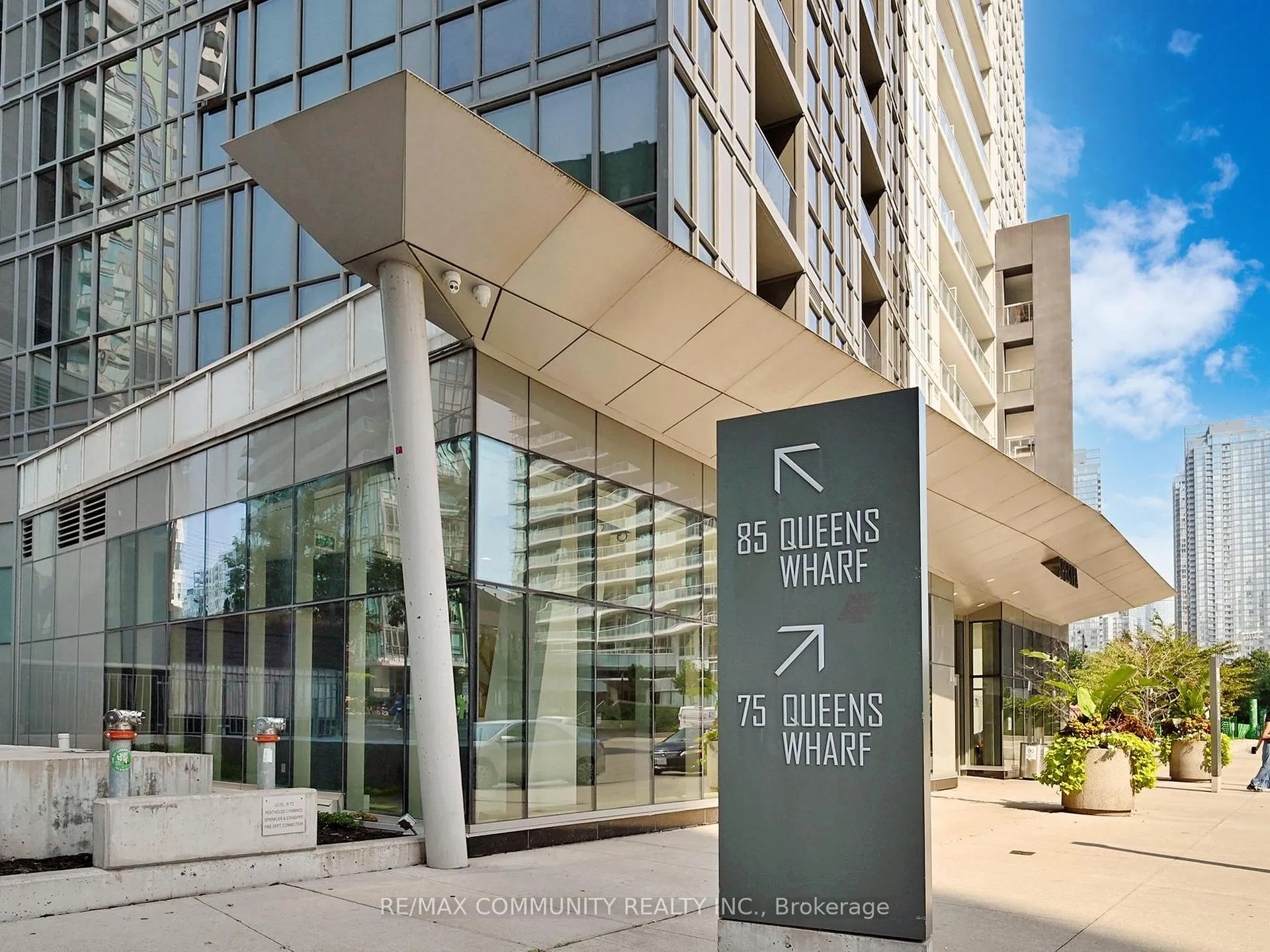 Photo 3 of Unit 2210, 85 Queens Wharf Road, Toronto, Waterfront Communities — HOMEH