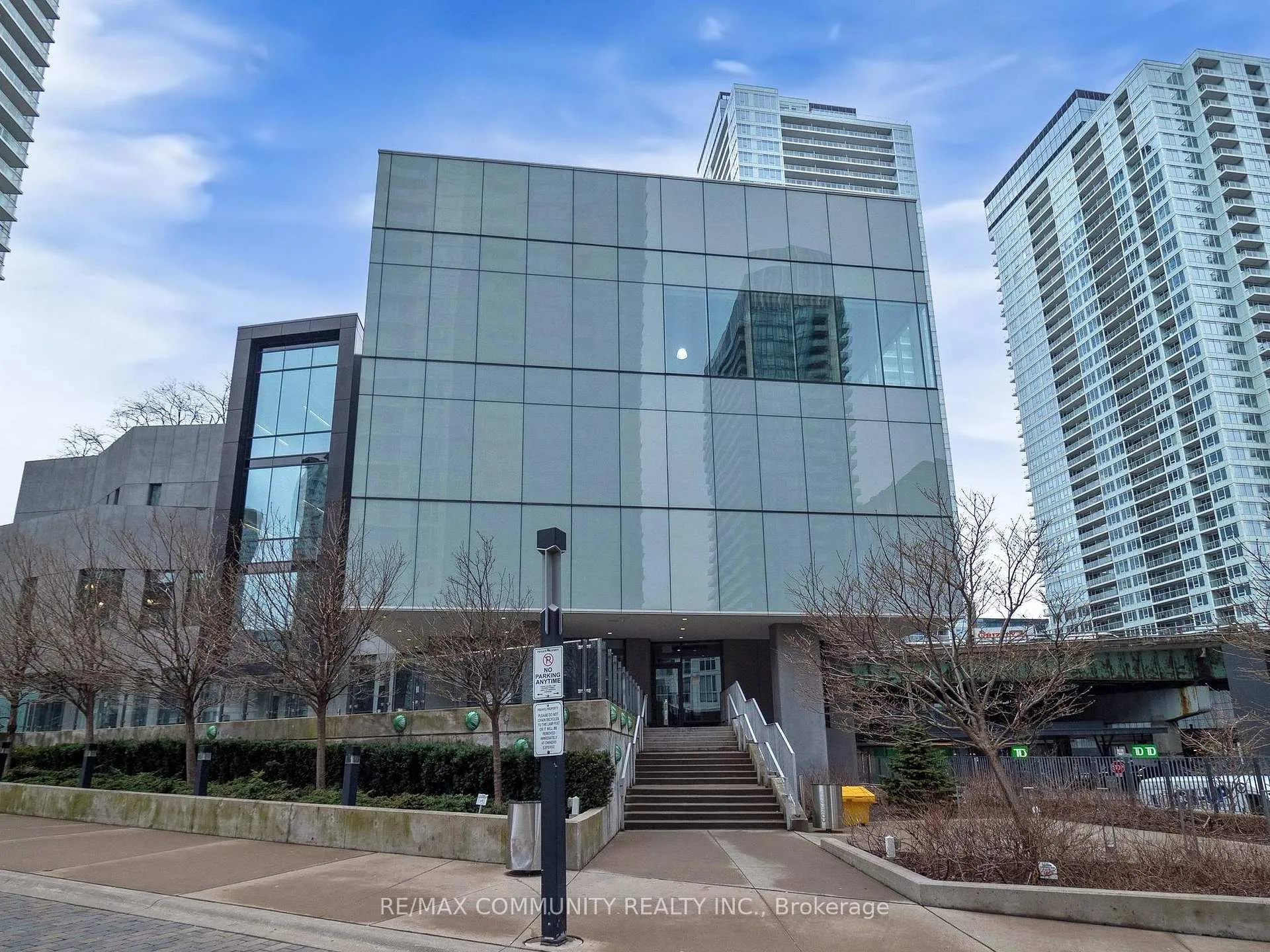 Photo 5 of Unit 2210, 85 Queens Wharf Road, Toronto, Waterfront Communities — HOMEH