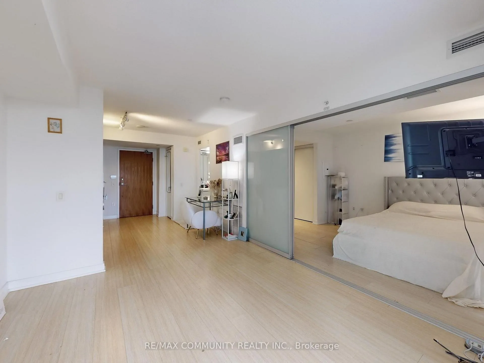 Photo 13 of Unit 2210, 85 Queens Wharf Road, Toronto, Waterfront Communities — HOMEH