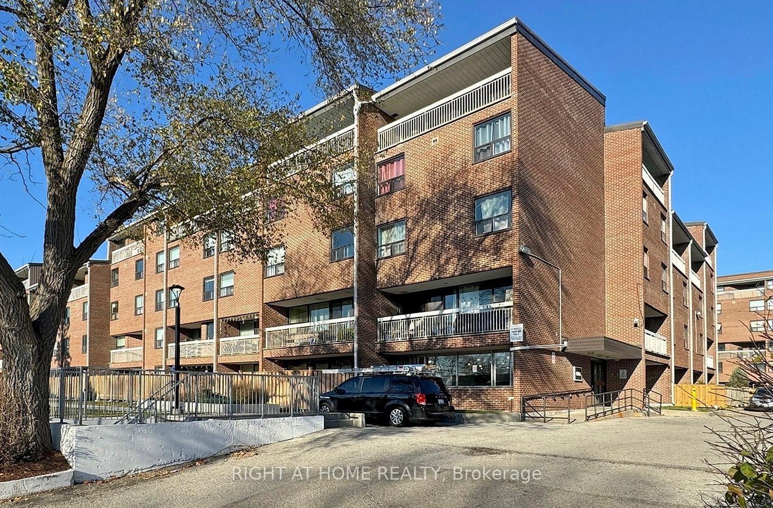 Front of Unit 516, 4060 Lawrence Avenue E