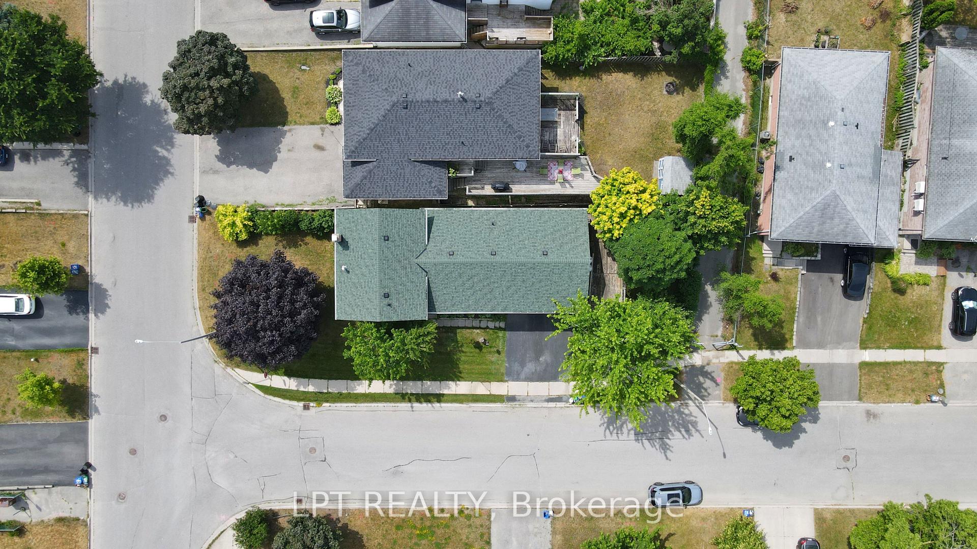 Photo 3 of 30 McConkey Place, Barrie, Allandale Heights — HOMEH