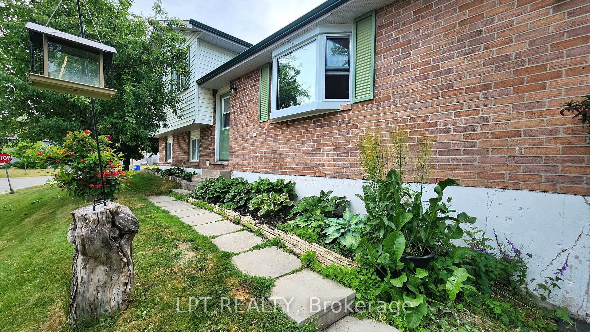 Photo 6 of 30 McConkey Place, Barrie, Allandale Heights — HOMEH