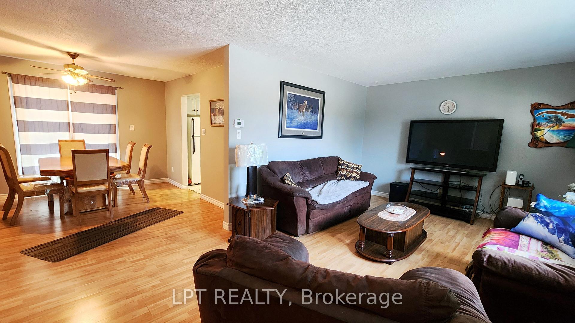 Photo 10 of 30 McConkey Place, Barrie, Allandale Heights — HOMEH