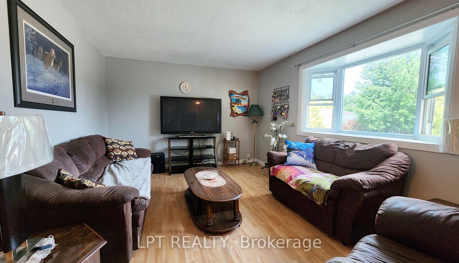 Photo 7 of 30 McConkey Place, Barrie, Allandale Heights — HOMEH