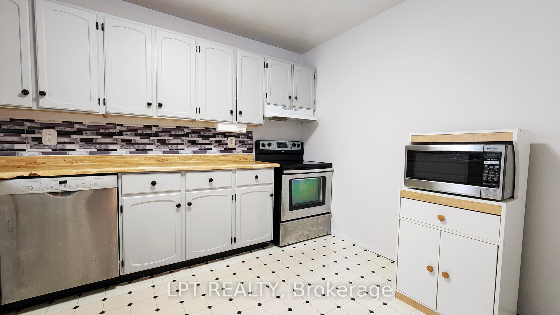 Photo 15 of 30 McConkey Place, Barrie, Allandale Heights — HOMEH