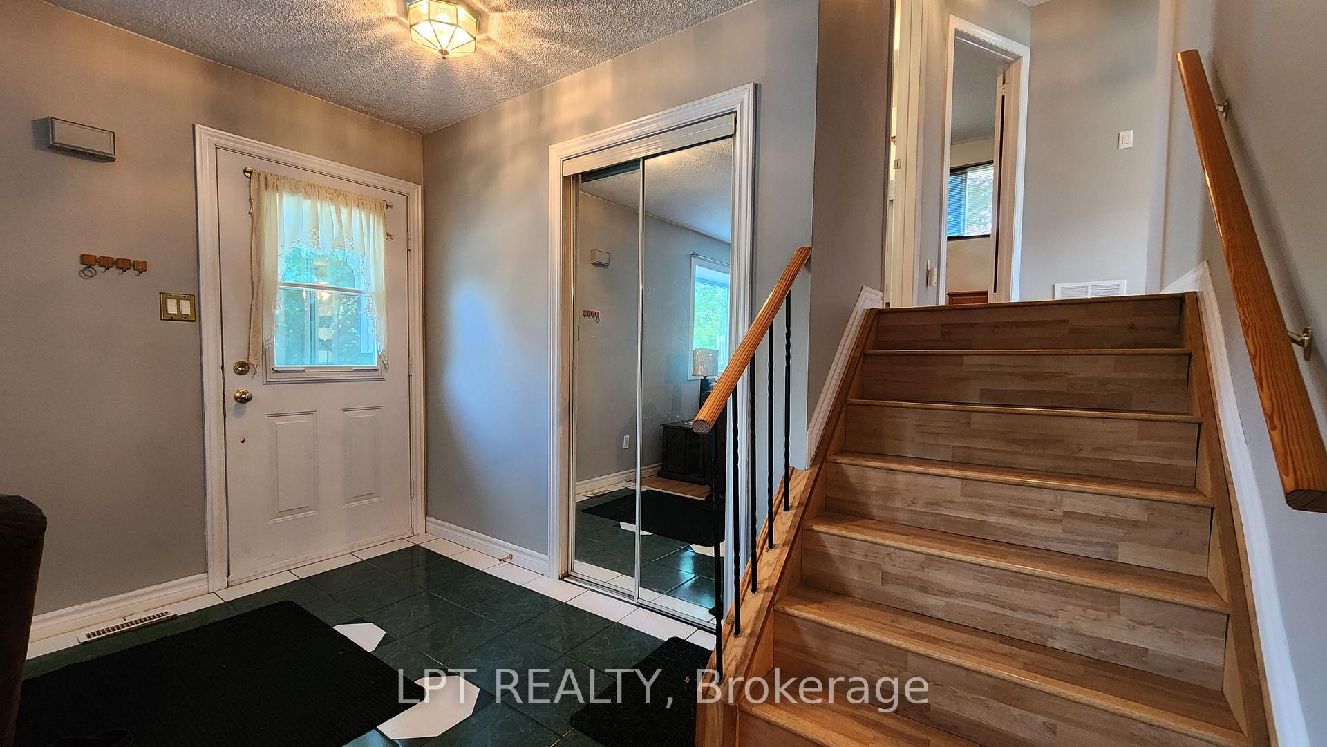 Photo 12 of 30 McConkey Place, Barrie, Allandale Heights — HOMEH