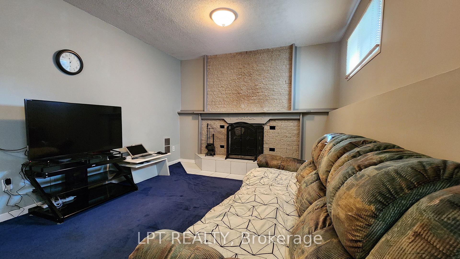 Photo 13 of 30 McConkey Place, Barrie, Allandale Heights — HOMEH