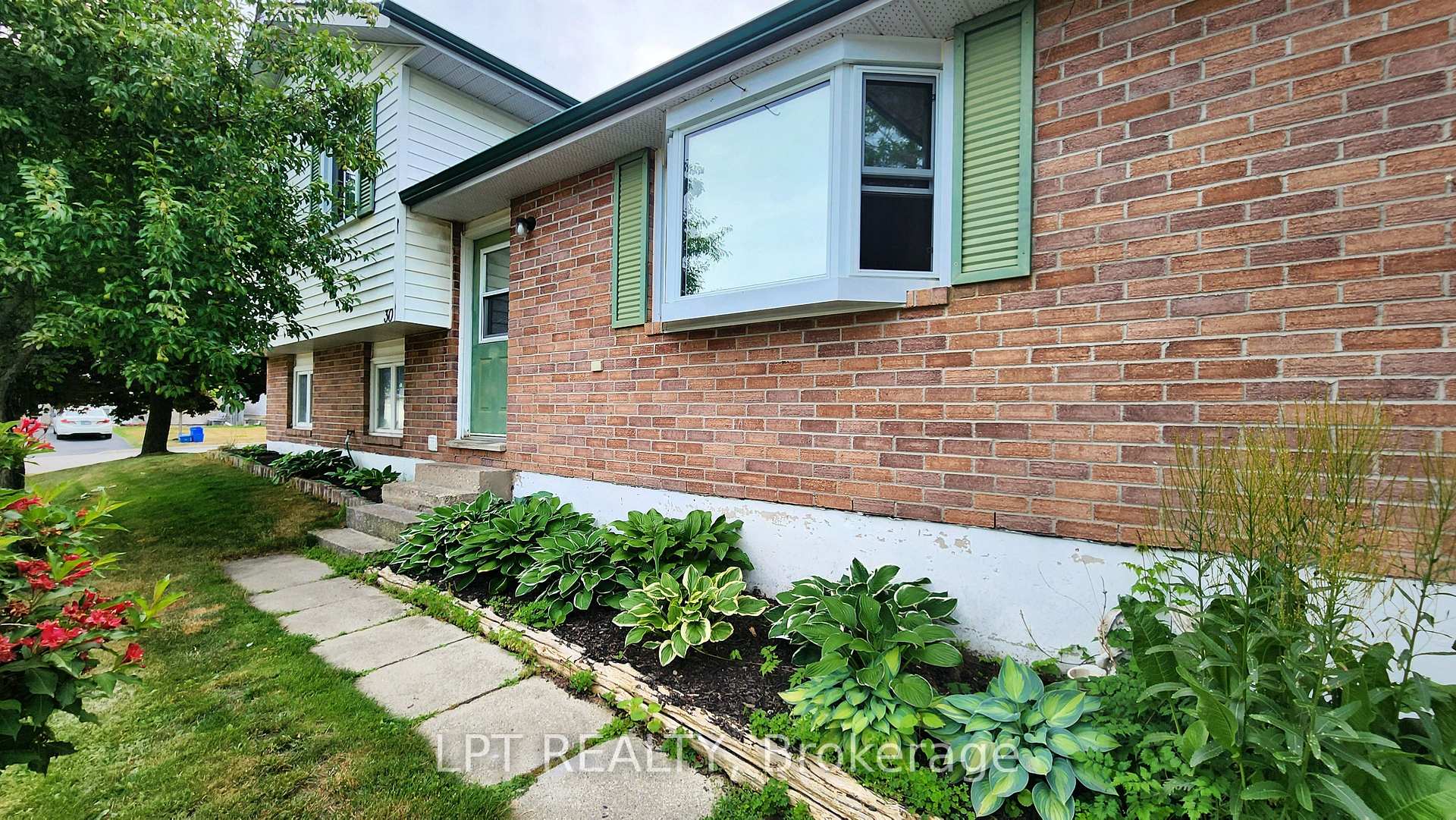 Photo 18 of 30 McConkey Place, Barrie, Allandale Heights — HOMEH
