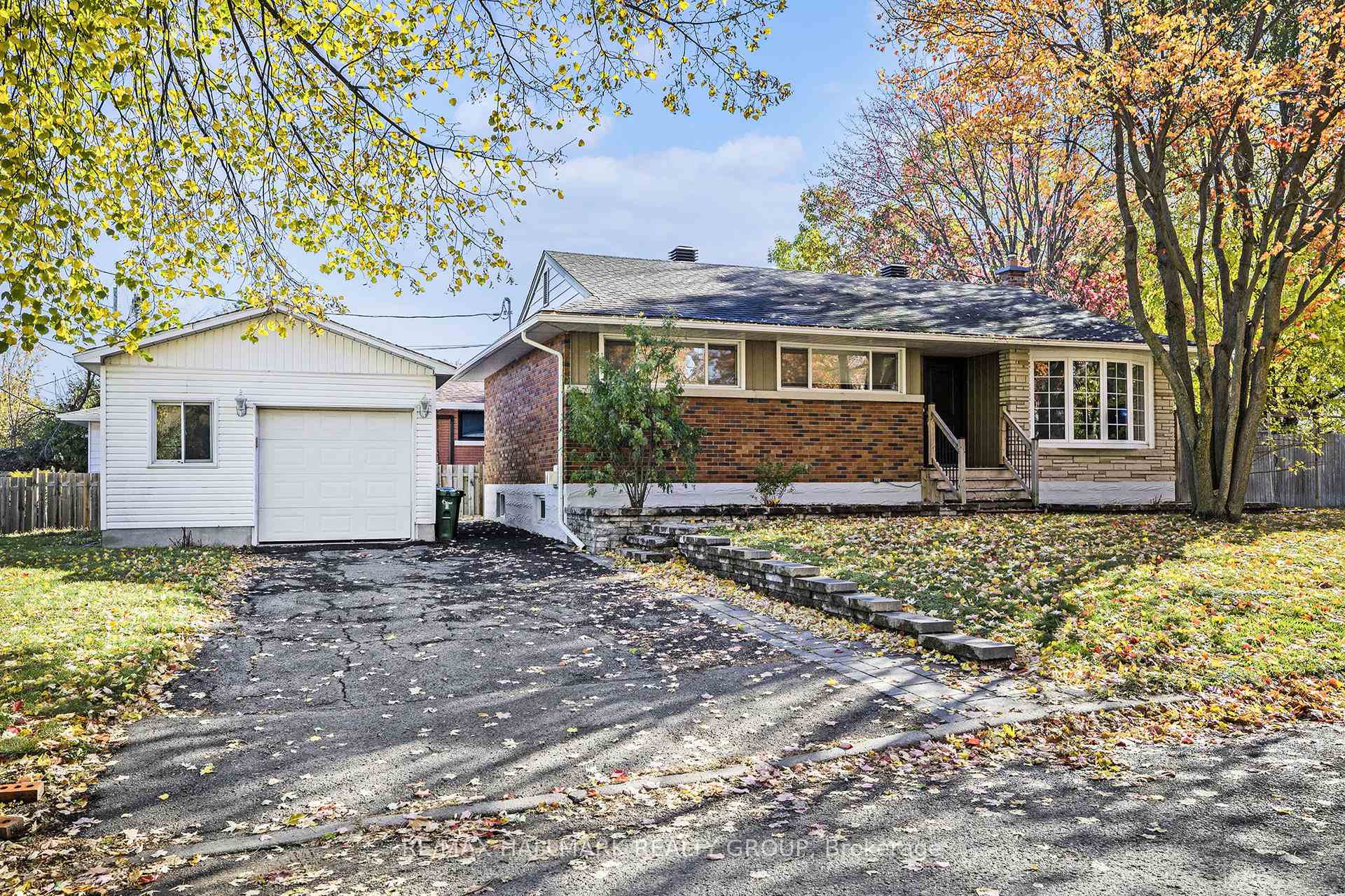 Photo 1 of 715 Holt Crescent, Ottawa, Elmvale Acres — HOMEH