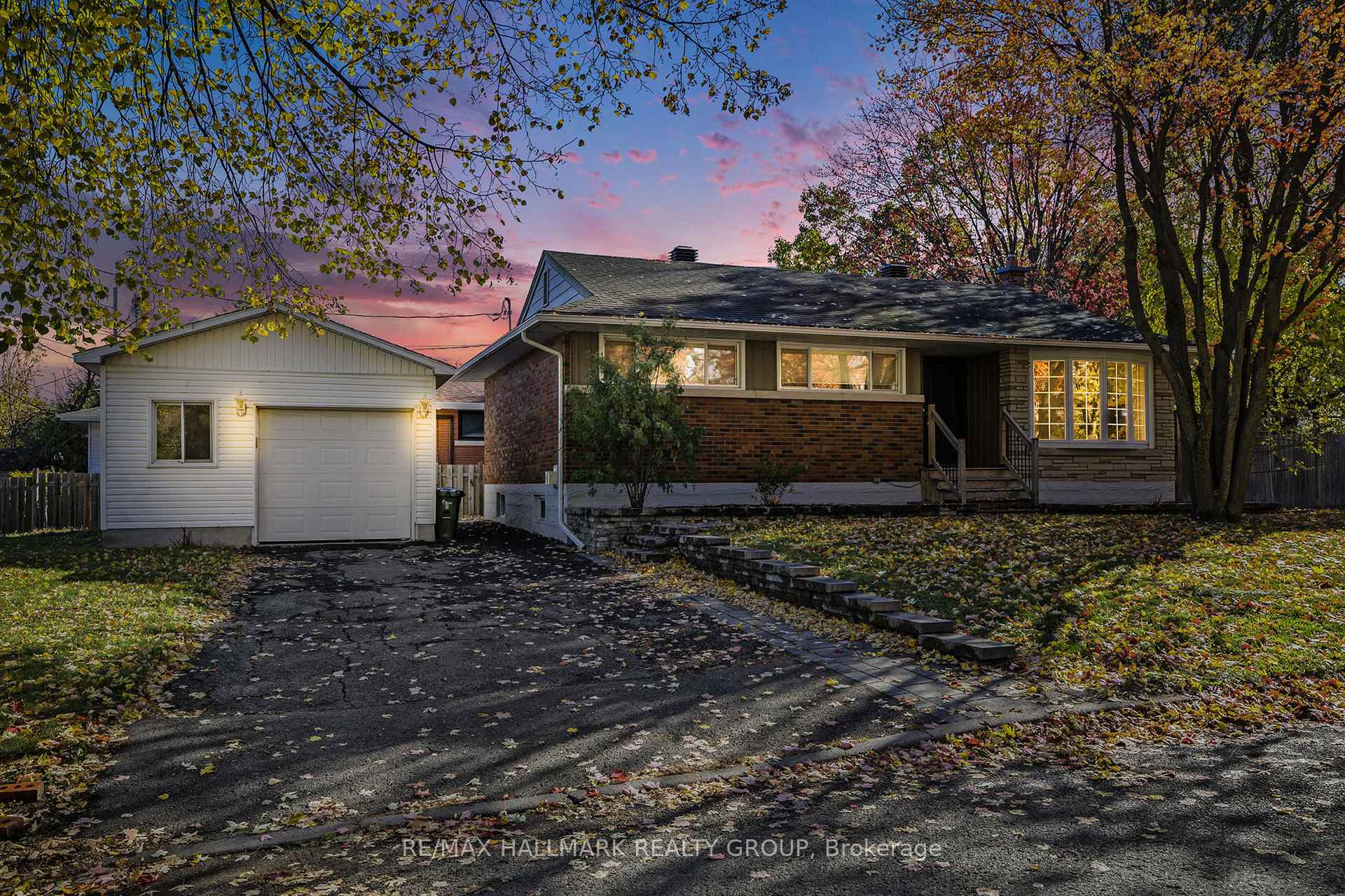 Photo 3 of 715 Holt Crescent, Ottawa, Elmvale Acres — HOMEH