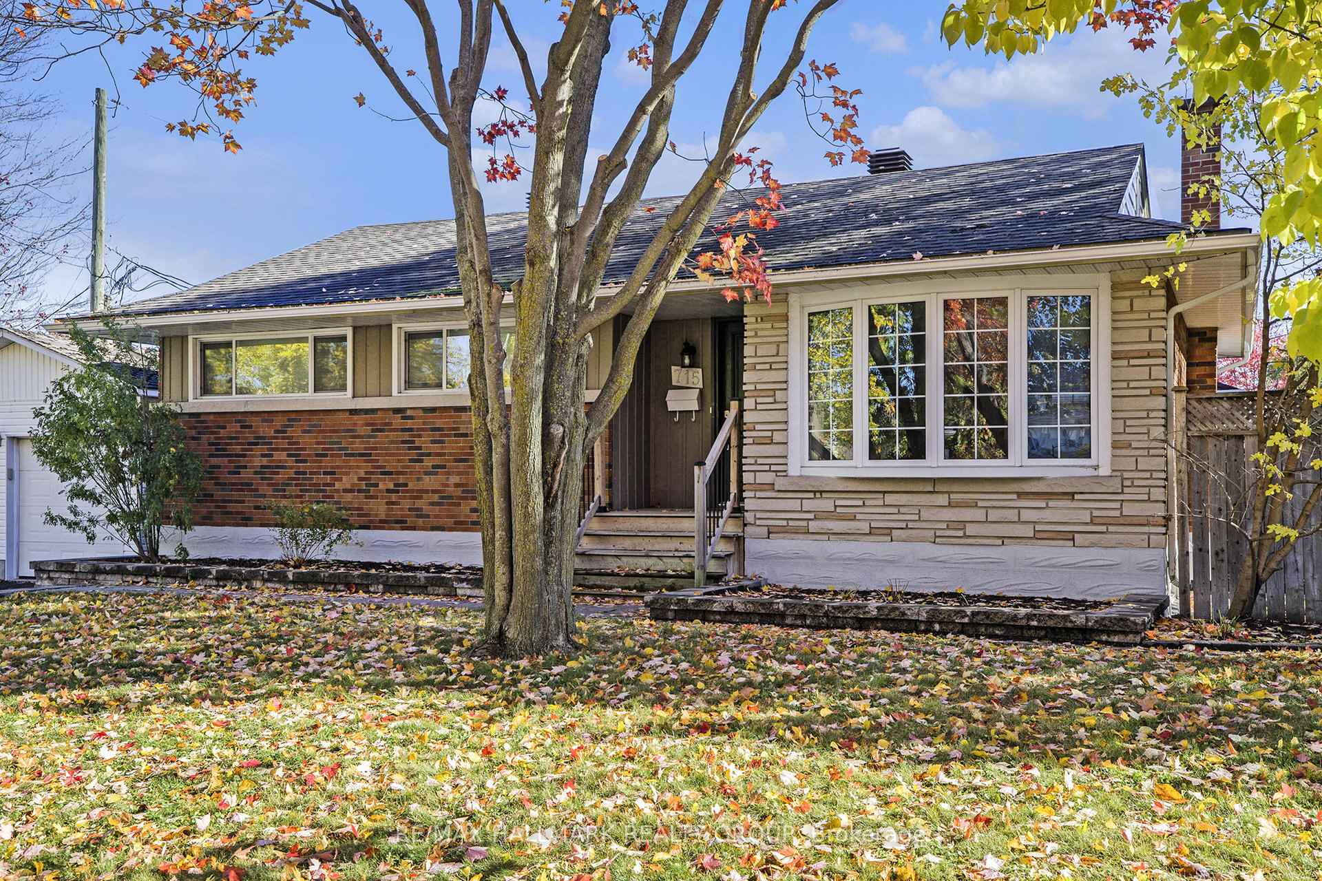 Photo 2 of 715 Holt Crescent, Ottawa, Elmvale Acres — HOMEH