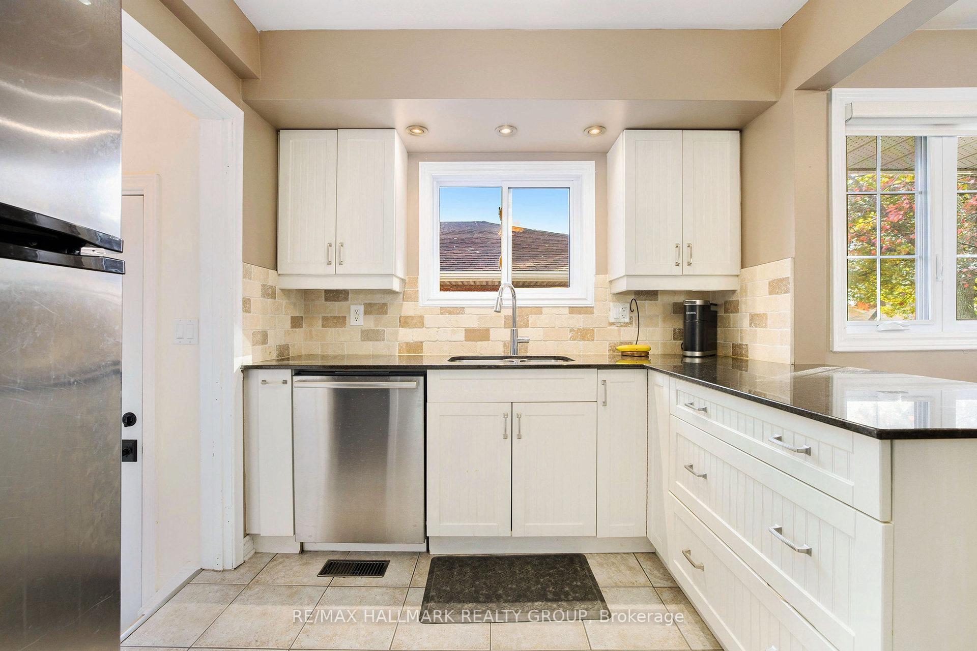 Photo 9 of 715 Holt Crescent, Ottawa, Elmvale Acres — HOMEH