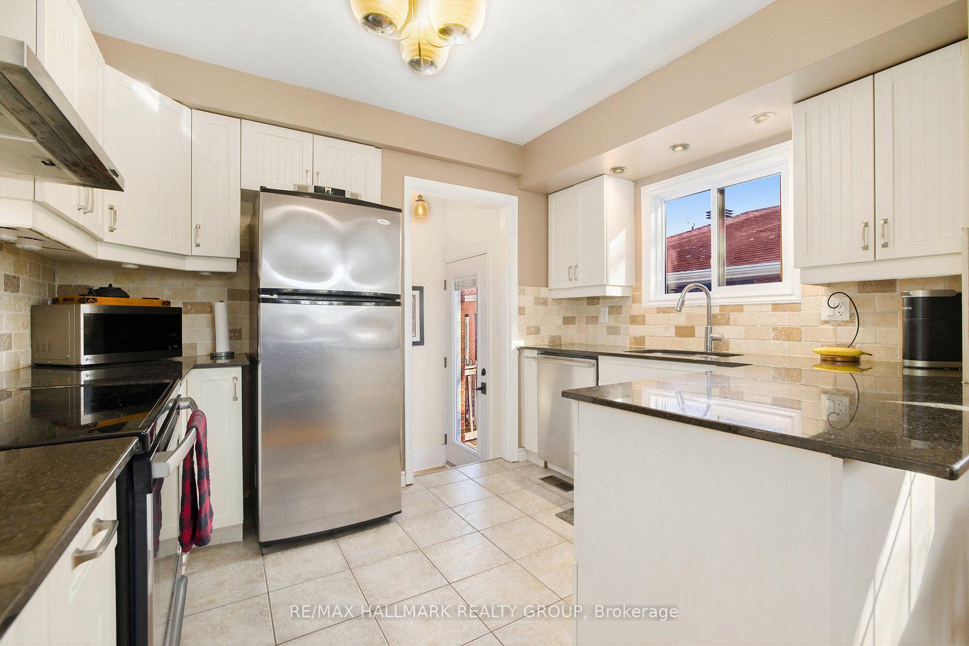 Photo 8 of 715 Holt Crescent, Ottawa, Elmvale Acres — HOMEH