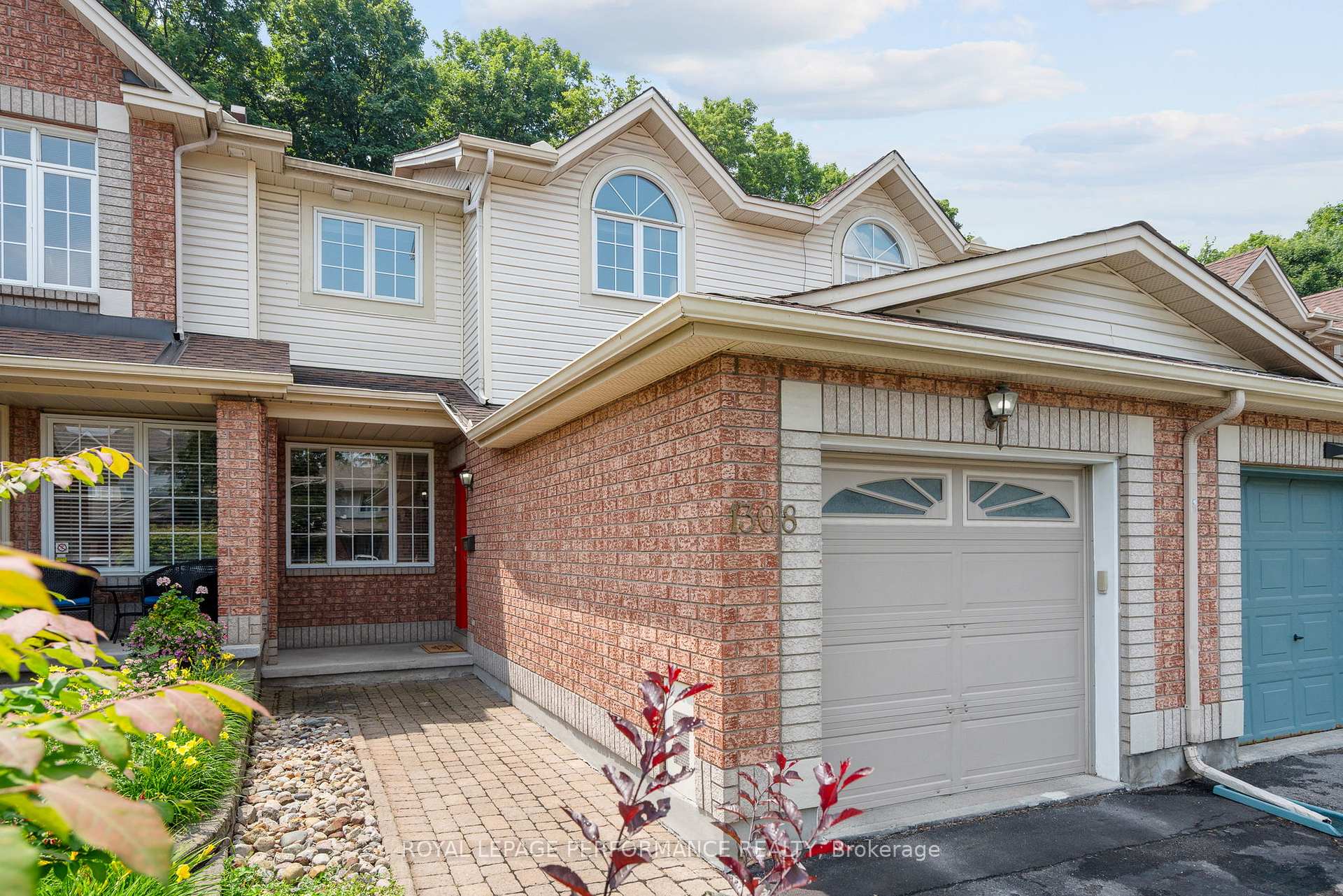 Photo 2 of 1308 Silvestri Crescent, Ottawa, Carson Grove — HOMEH