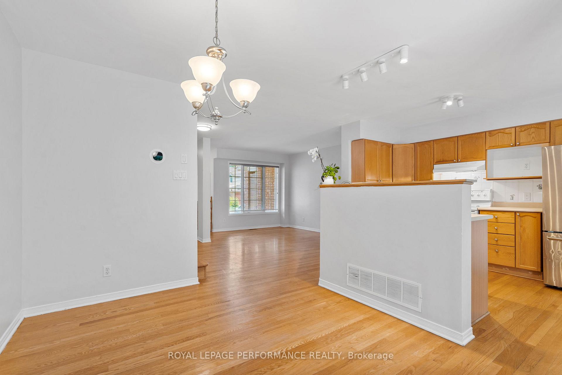 Photo 14 of 1308 Silvestri Crescent, Ottawa, Carson Grove — HOMEH