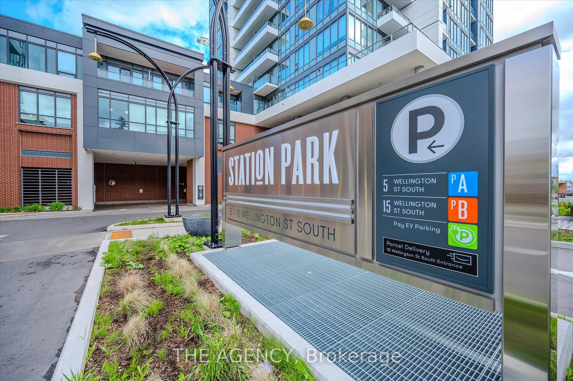 Photo 3 of Unit 209, 5 Wellington Street S, Kitchener, Cherry Hill — HOMEH