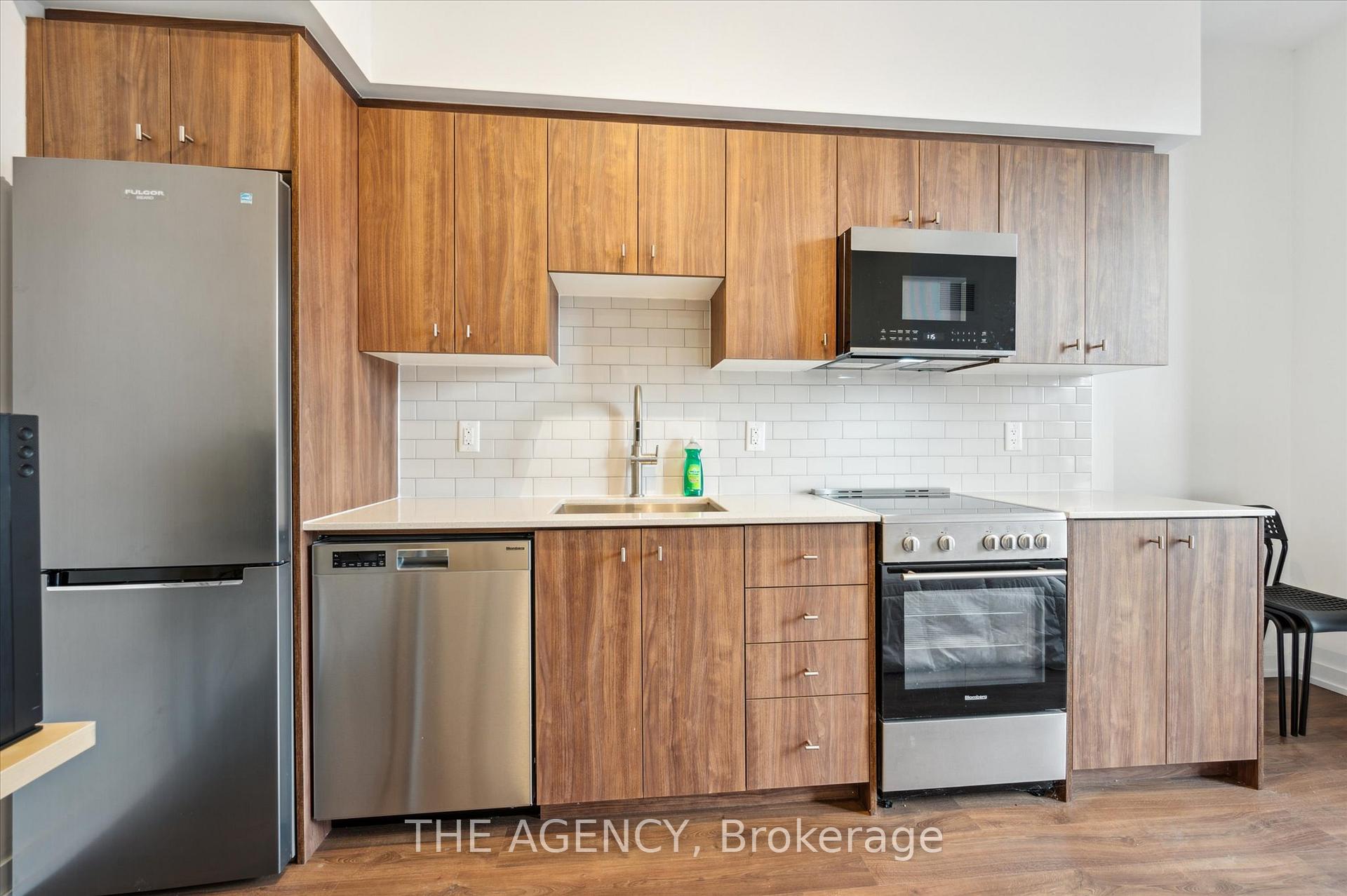Photo 6 of Unit 209, 5 Wellington Street S, Kitchener, Cherry Hill — HOMEH