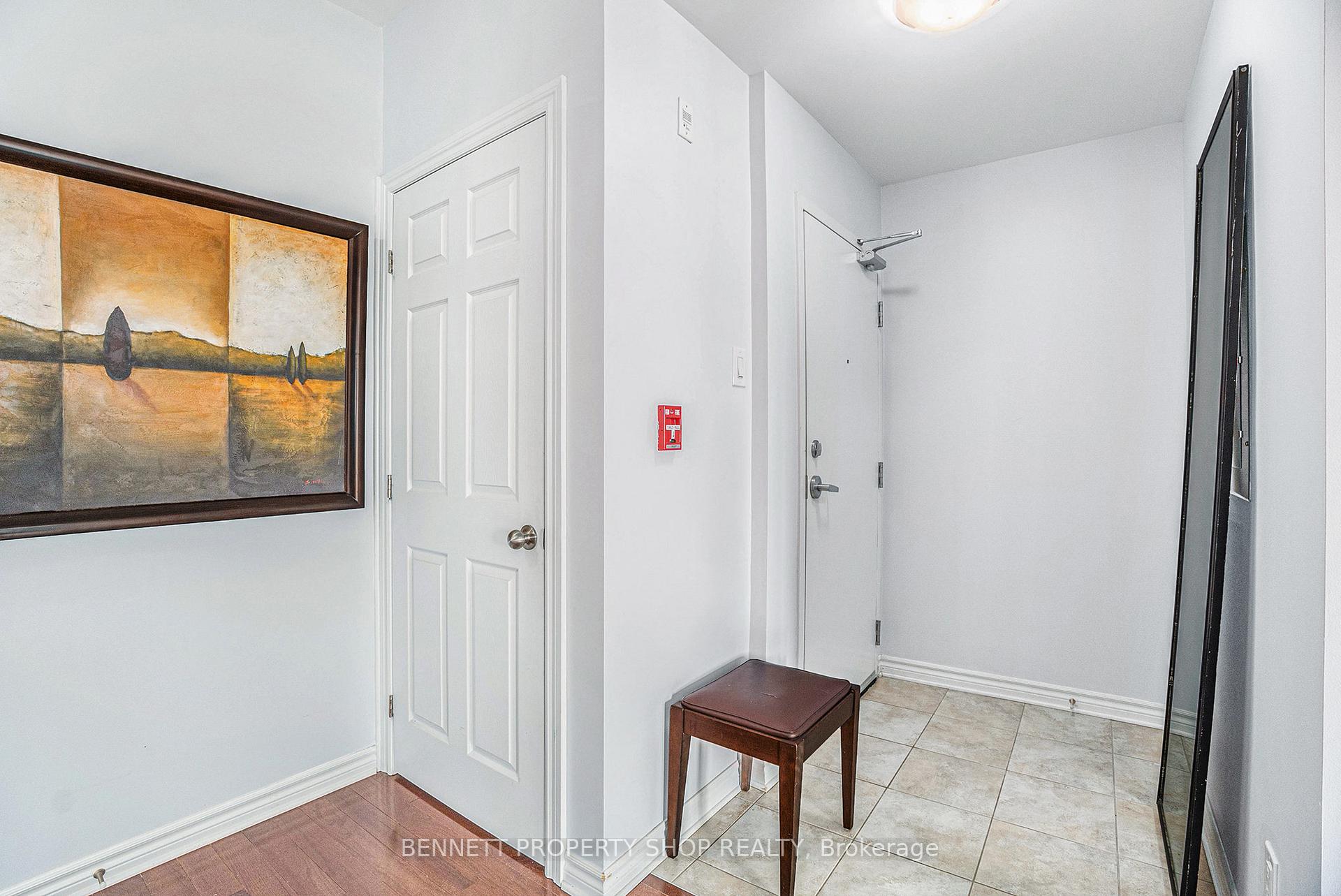 Photo 3 of Unit H, 322 Everest Private, Ottawa, Elmvale Acres — HOMEH
