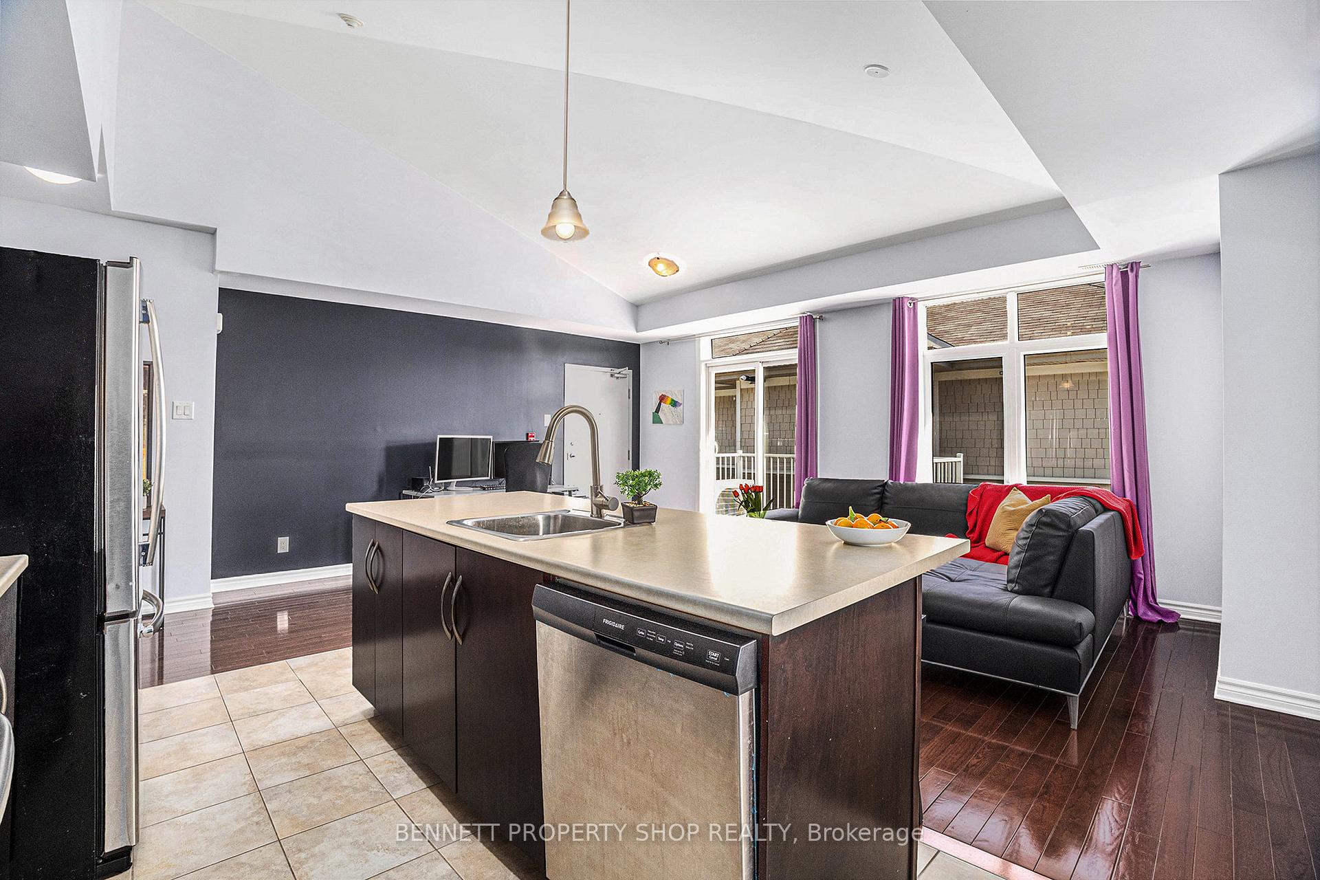 Photo 11 of Unit H, 322 Everest Private, Ottawa, Elmvale Acres — HOMEH