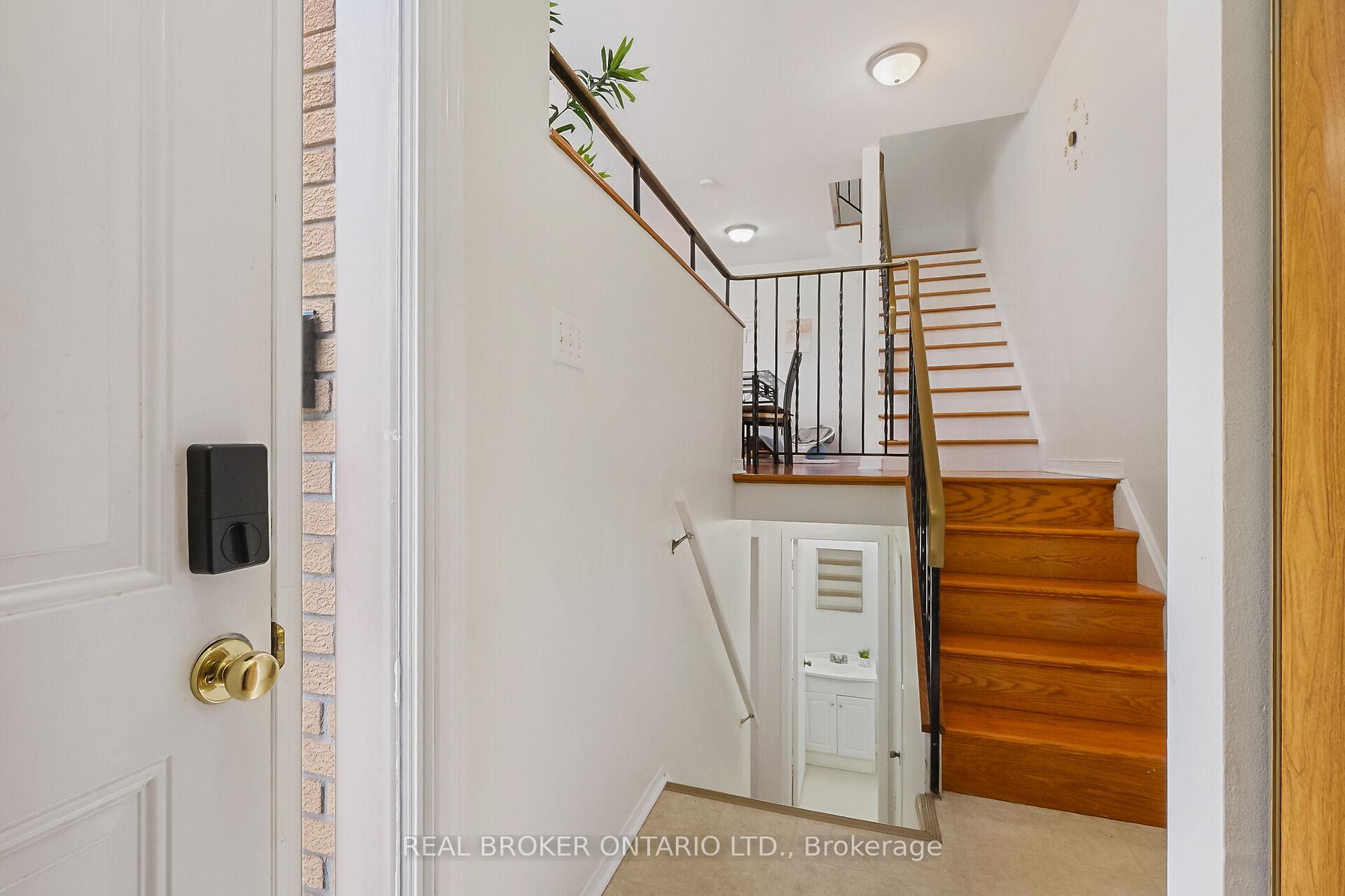 Photo 3 of 61 Pixley Private, Ottawa, Riverview Park — HOMEH