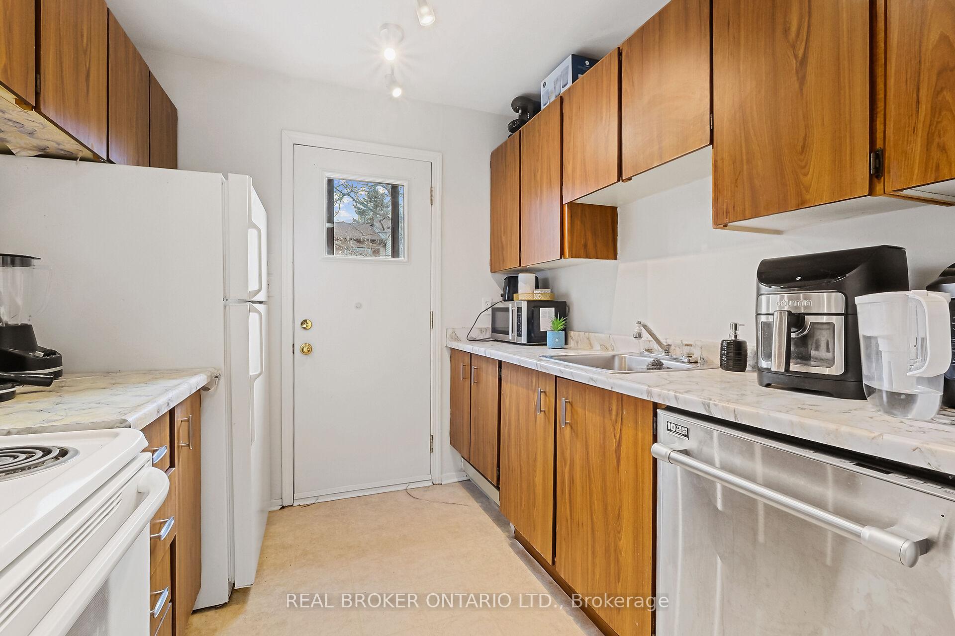 Photo 9 of 61 Pixley Private, Ottawa, Riverview Park — HOMEH