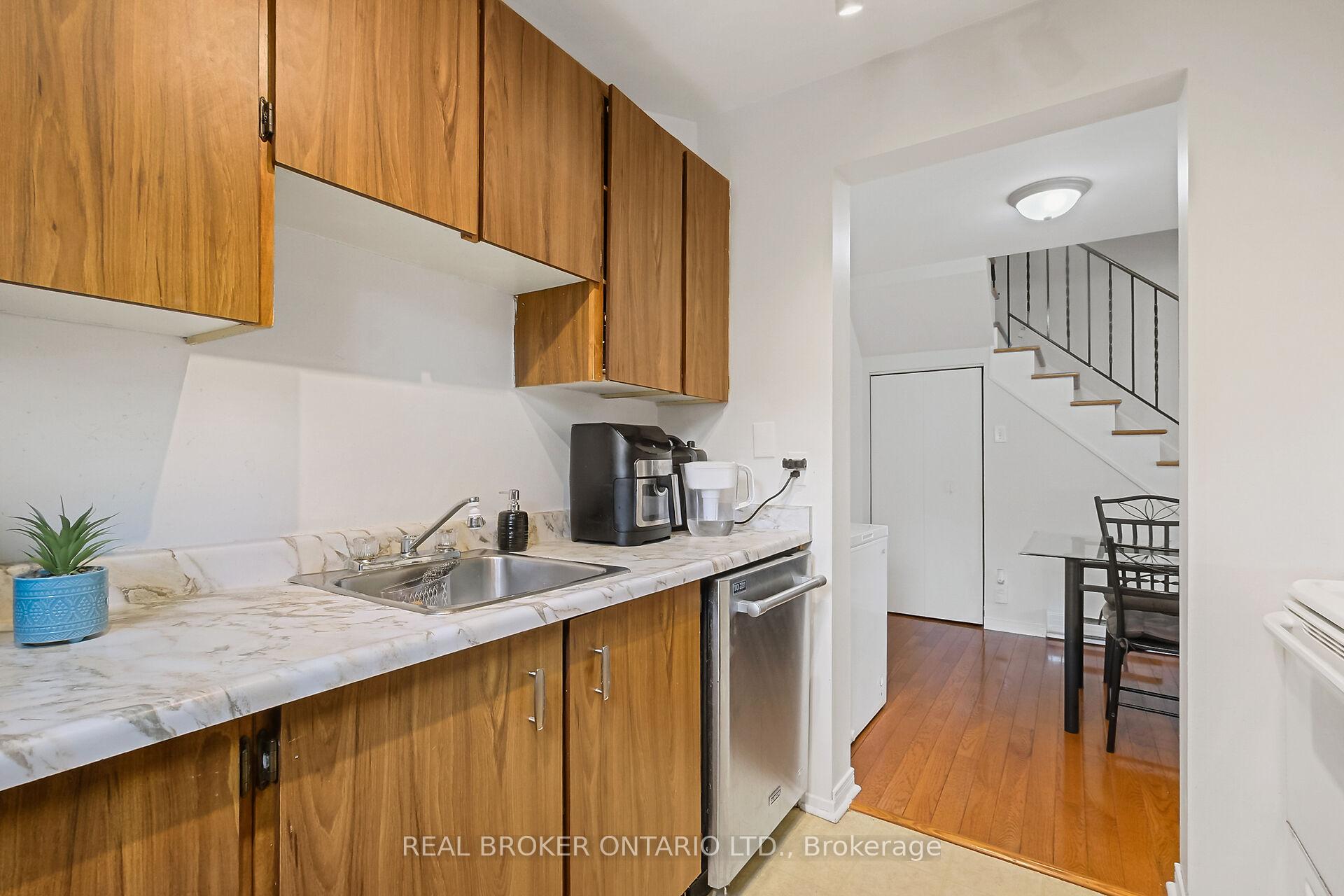 Photo 10 of 61 Pixley Private, Ottawa, Riverview Park — HOMEH