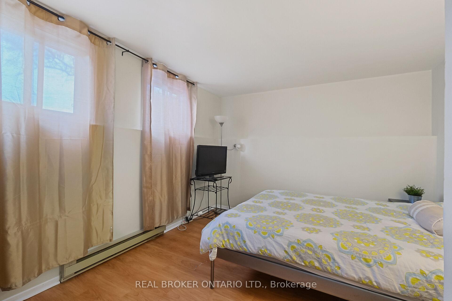 Photo 18 of 61 Pixley Private, Ottawa, Riverview Park — HOMEH