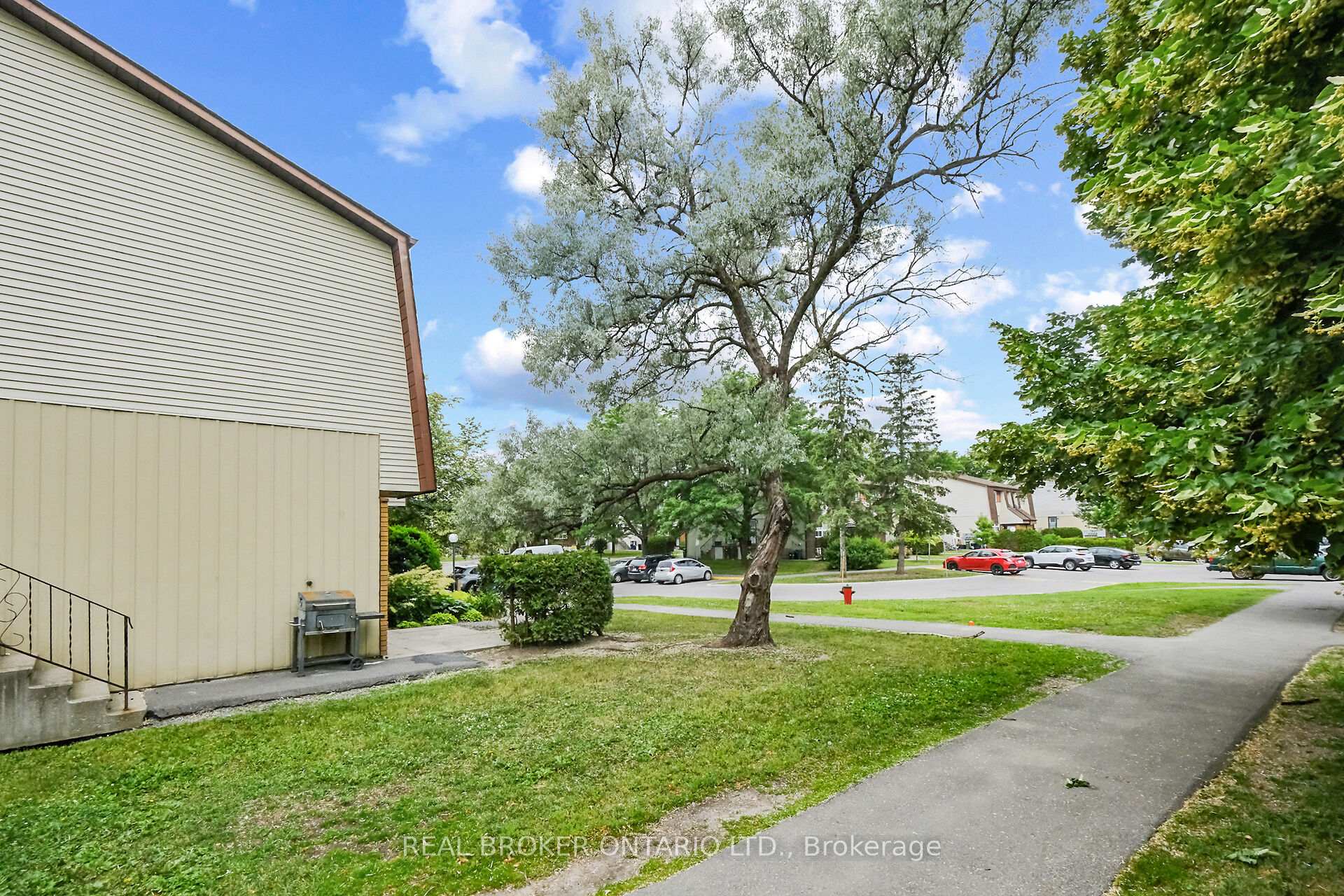 Photo 21 of 61 Pixley Private, Ottawa, Riverview Park — HOMEH