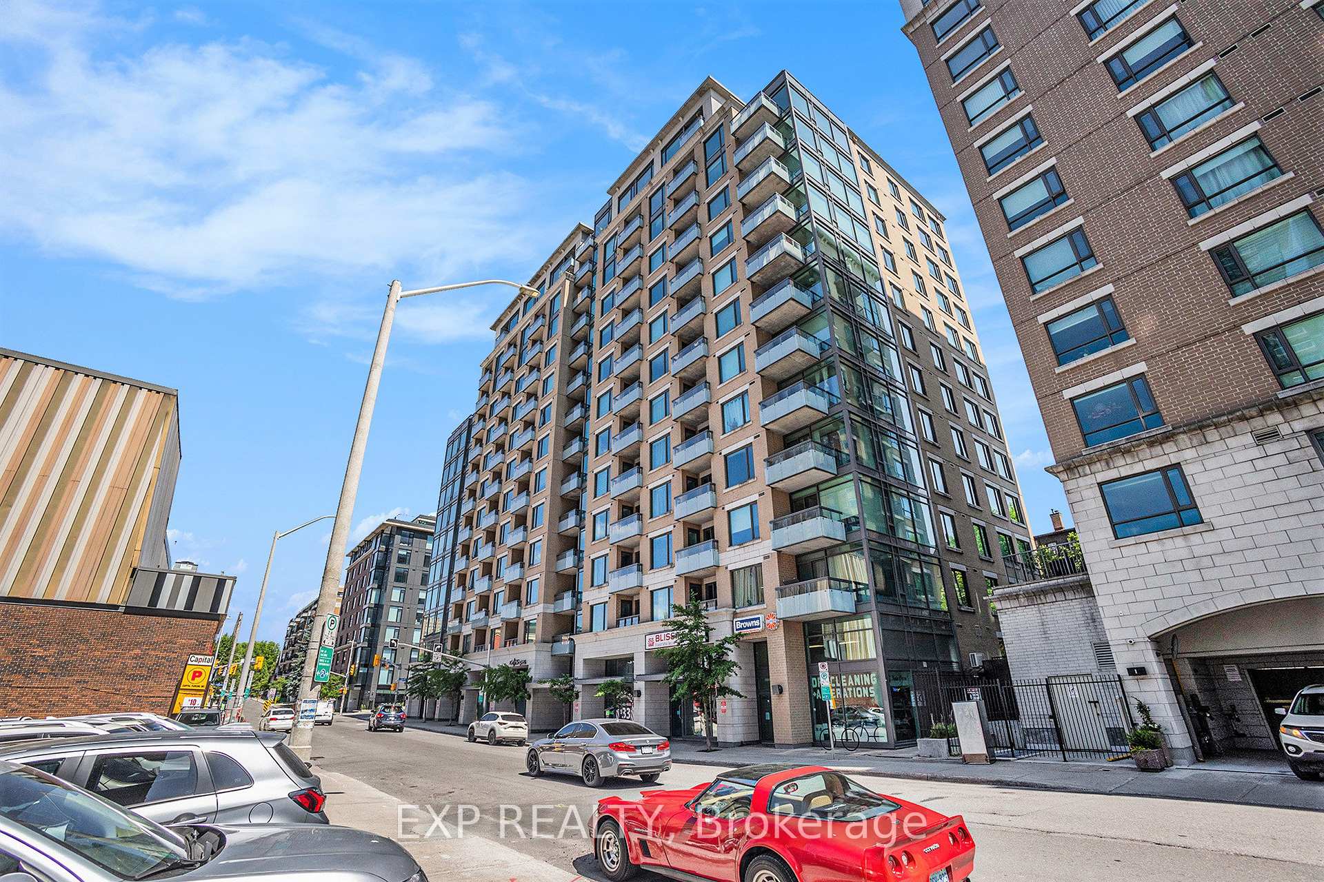 Front of Unit 609, 238 Besserer Street