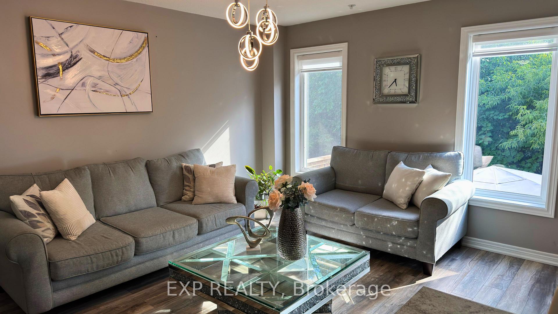 Photo 3 of Unit 14, 60 Canterbury Drive, St. Catharines, Oakdale — HOMEH