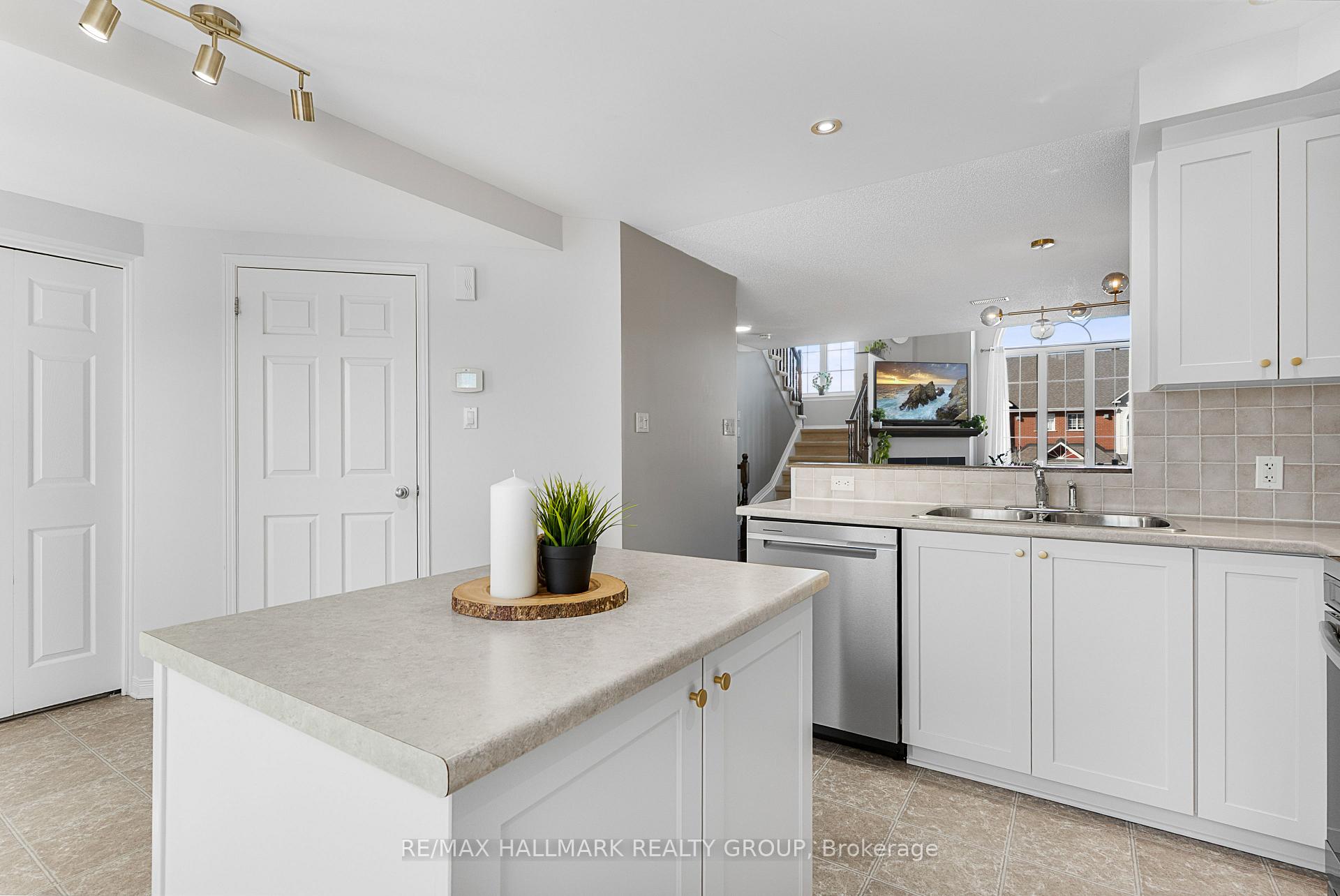 Photo 11 of Unit 146, 70 Edenvale Drive, Ottawa, Kanata - Beaverbrook — HOMEH