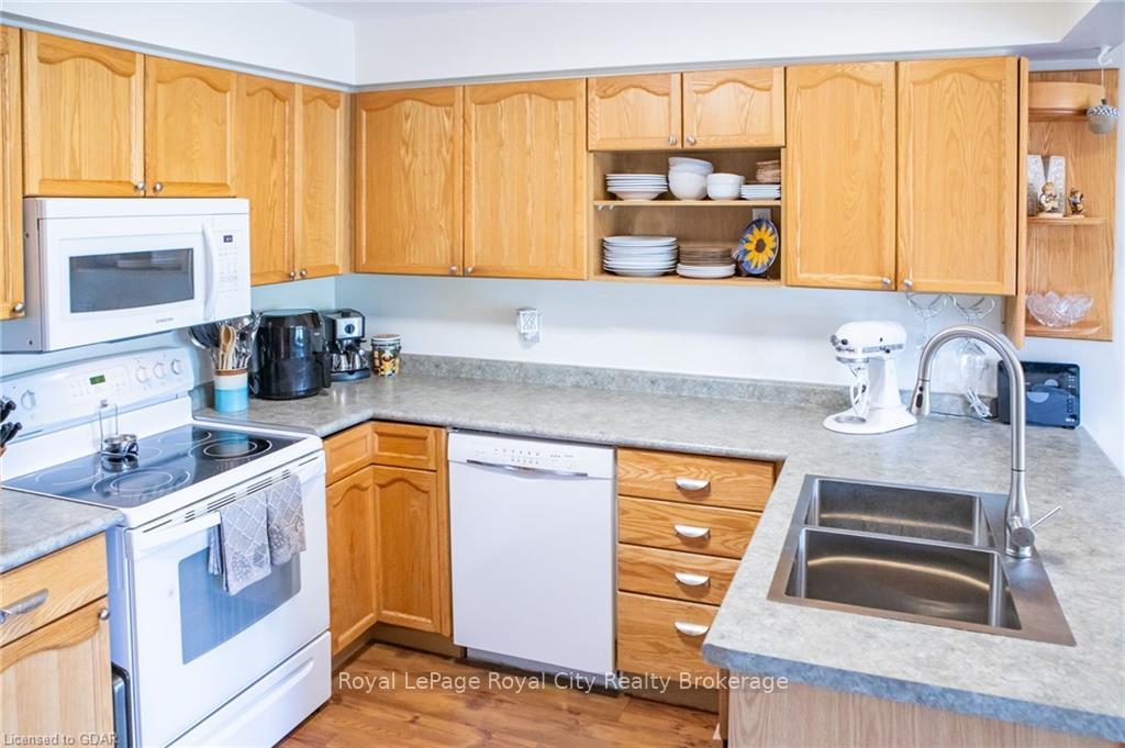 Photo 7 of Unit 14, 31 Schroder Crescent, Guelph, Grange Road — HOMEH