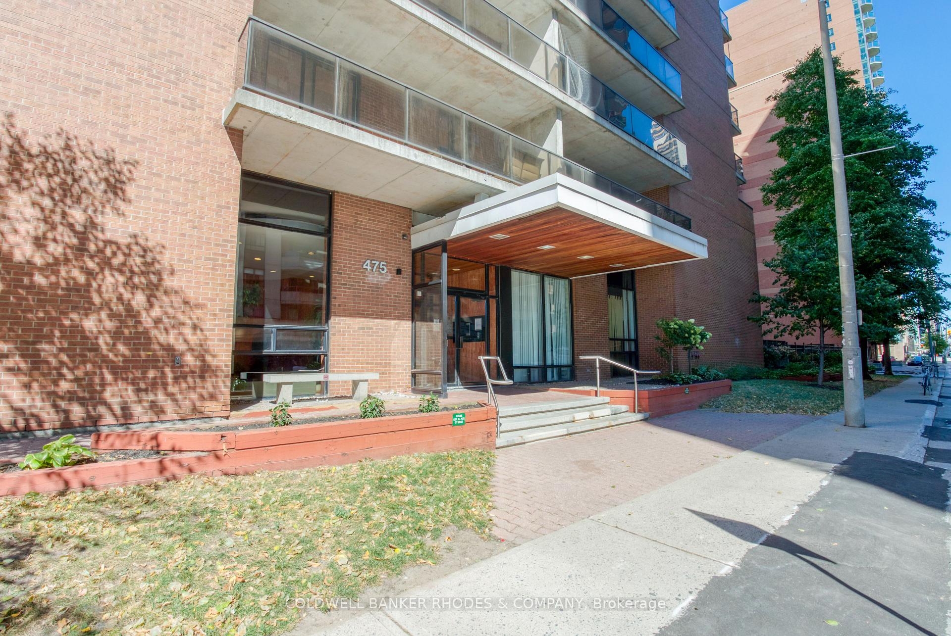Front of Unit 301, 475 Laurier Avenue W